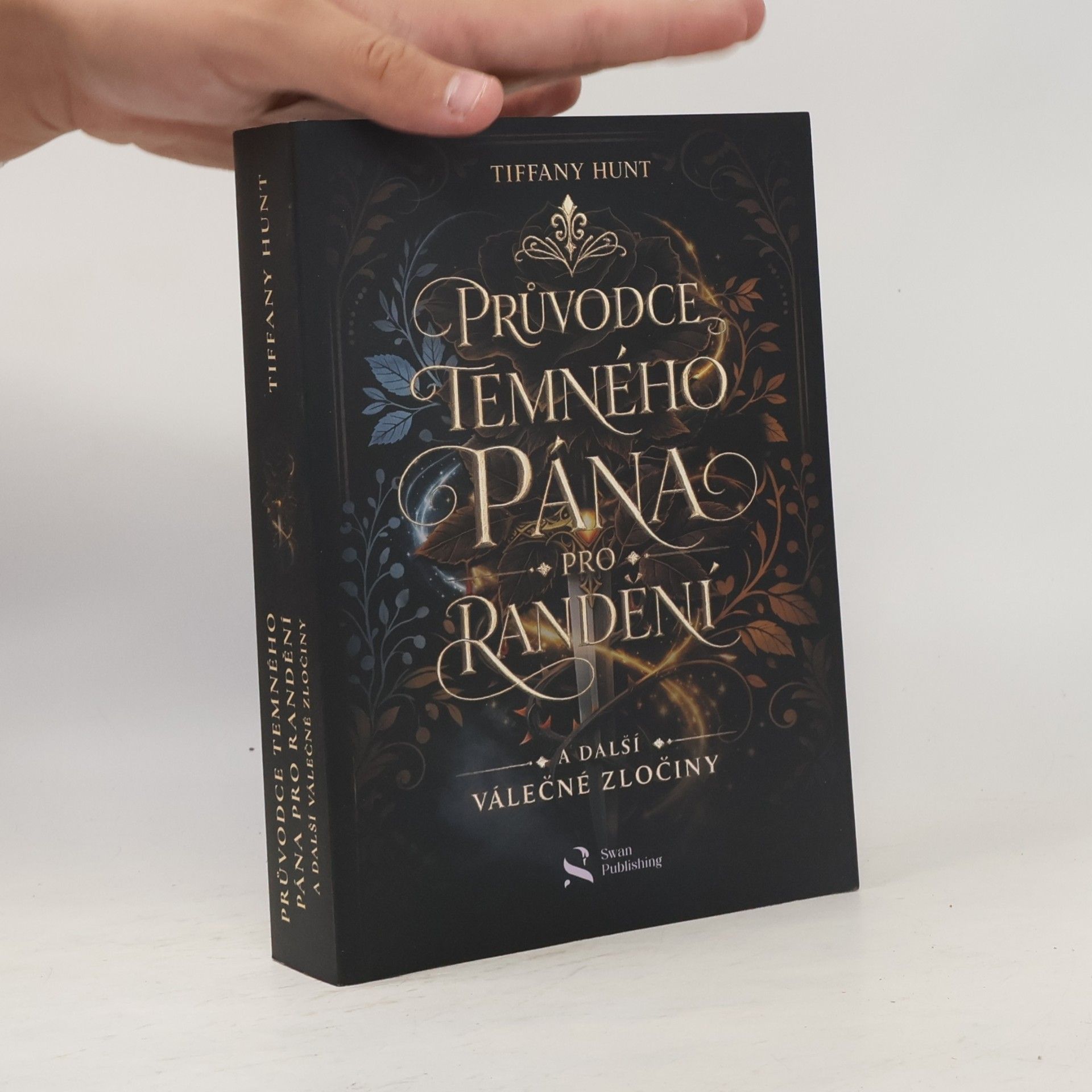 Tiffany Hunt Průvodce temného pána pro randění a další válečné zločiny