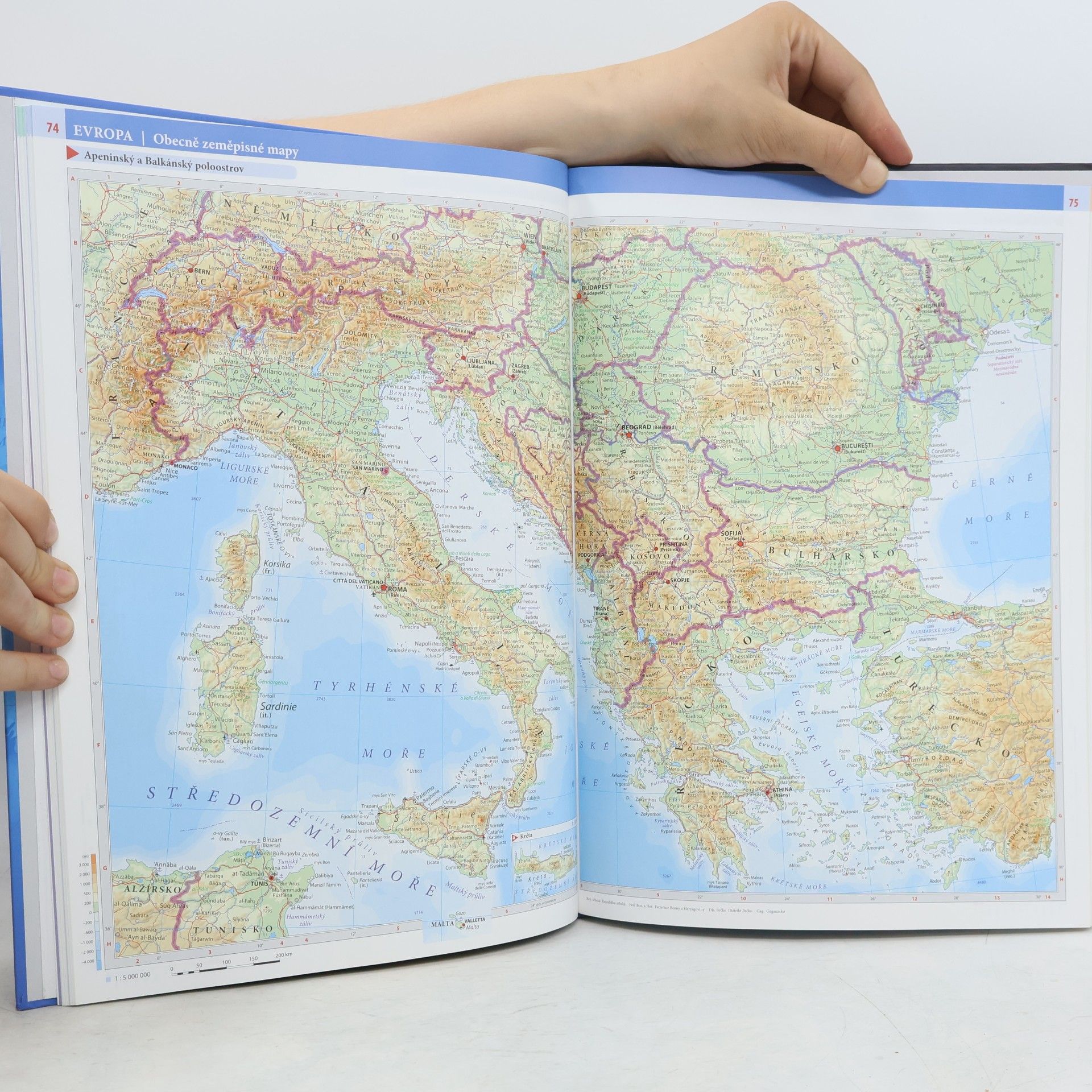 Kolektív autorov Školní atlas světa