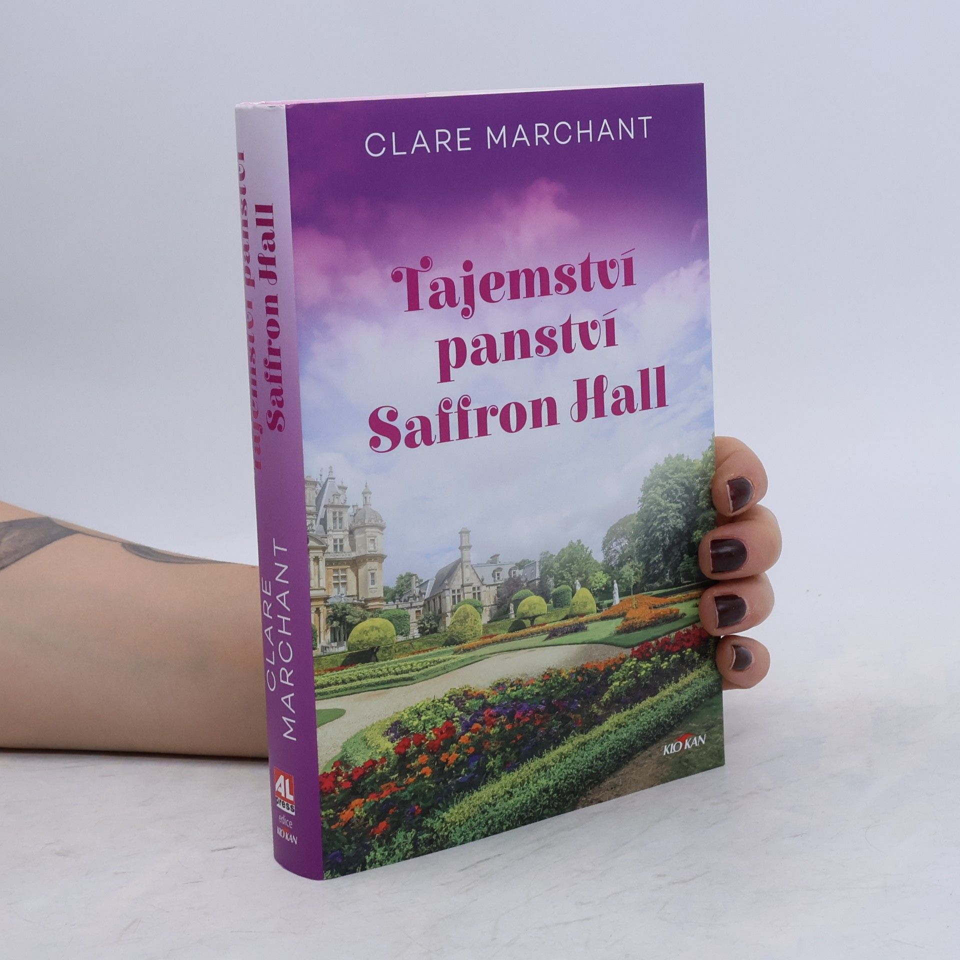 Clare Marchant Tajemství panství Saffron Hall