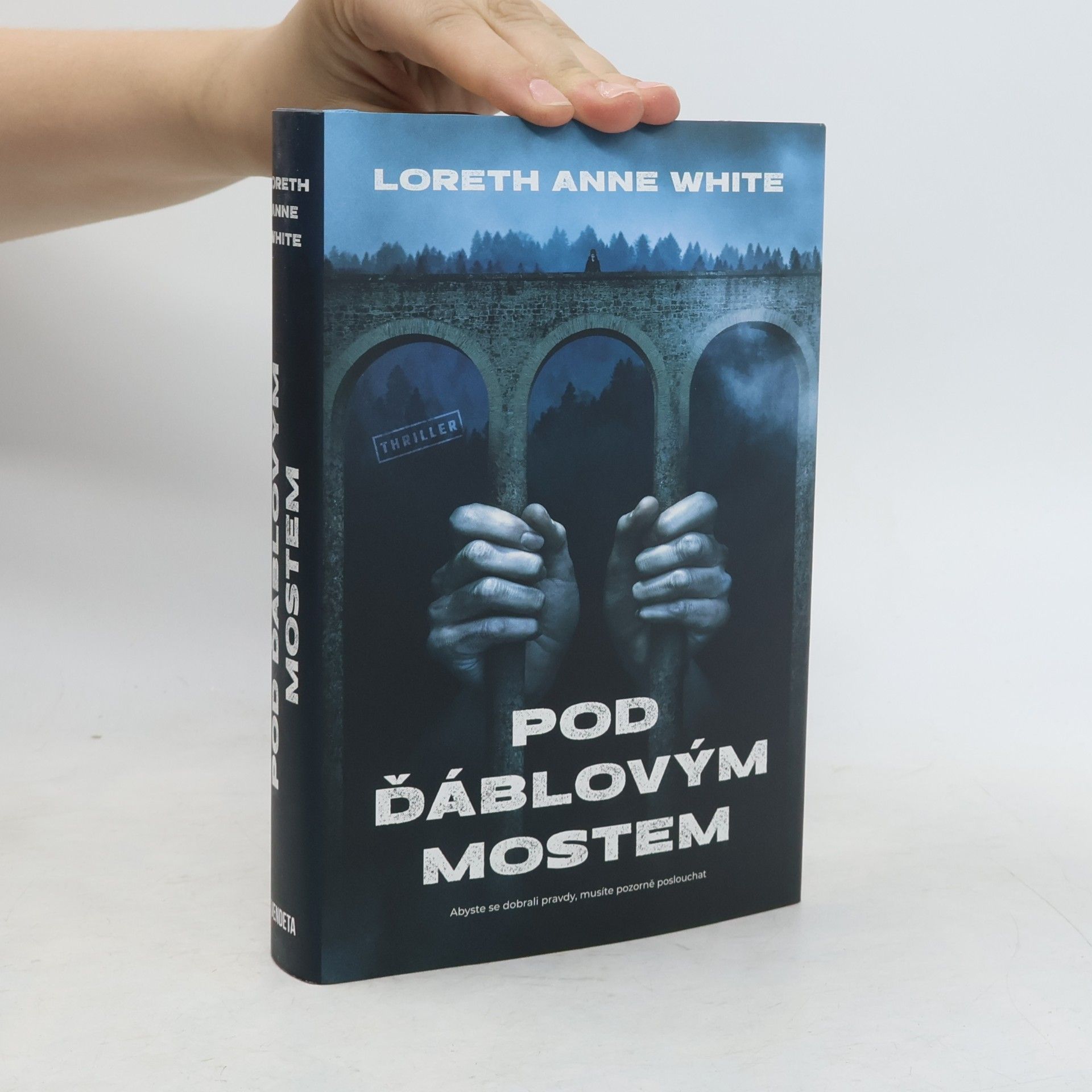 Loreth Anne White Pod ďáblovým mostem