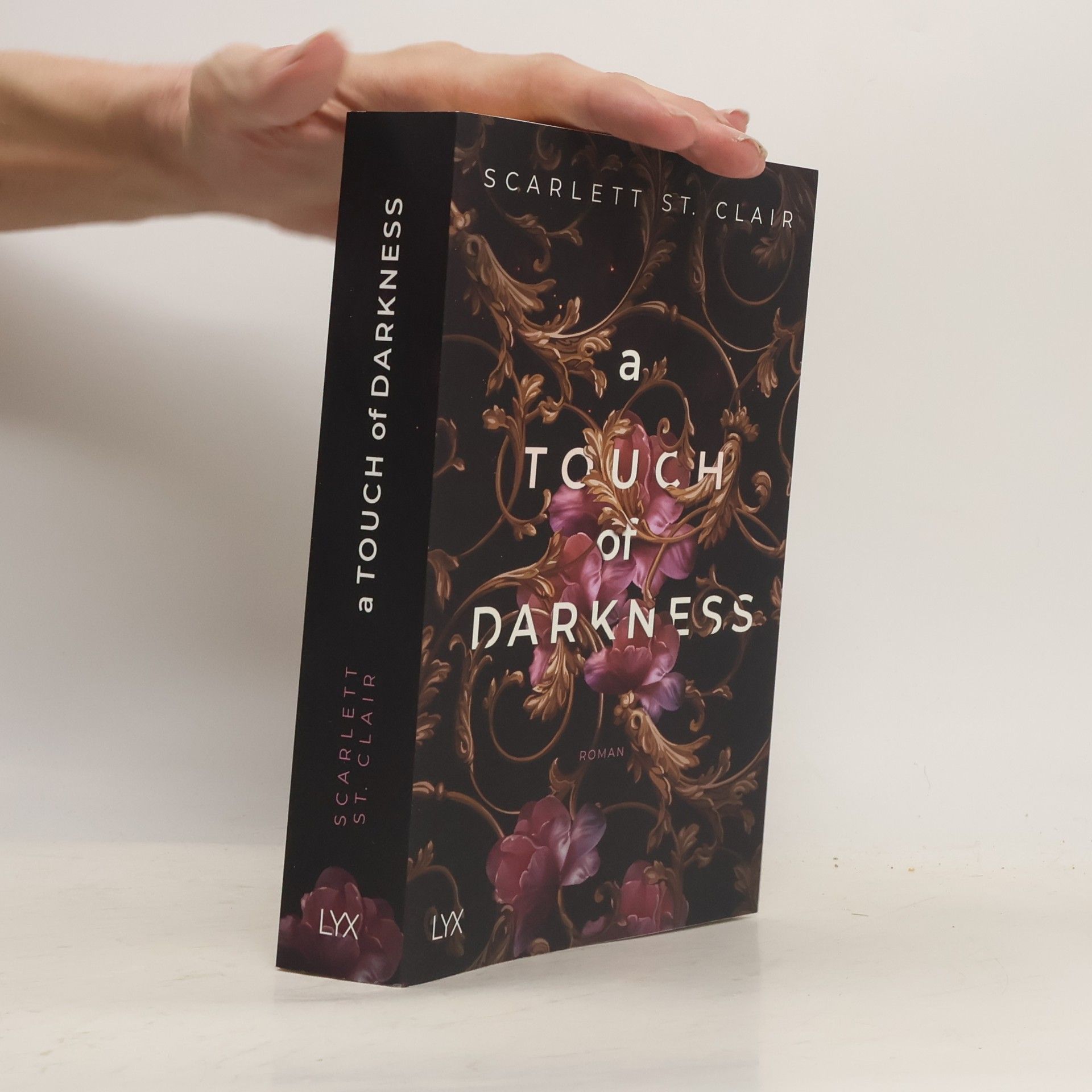 Scarlett St. Clair A Touch of Darkness
