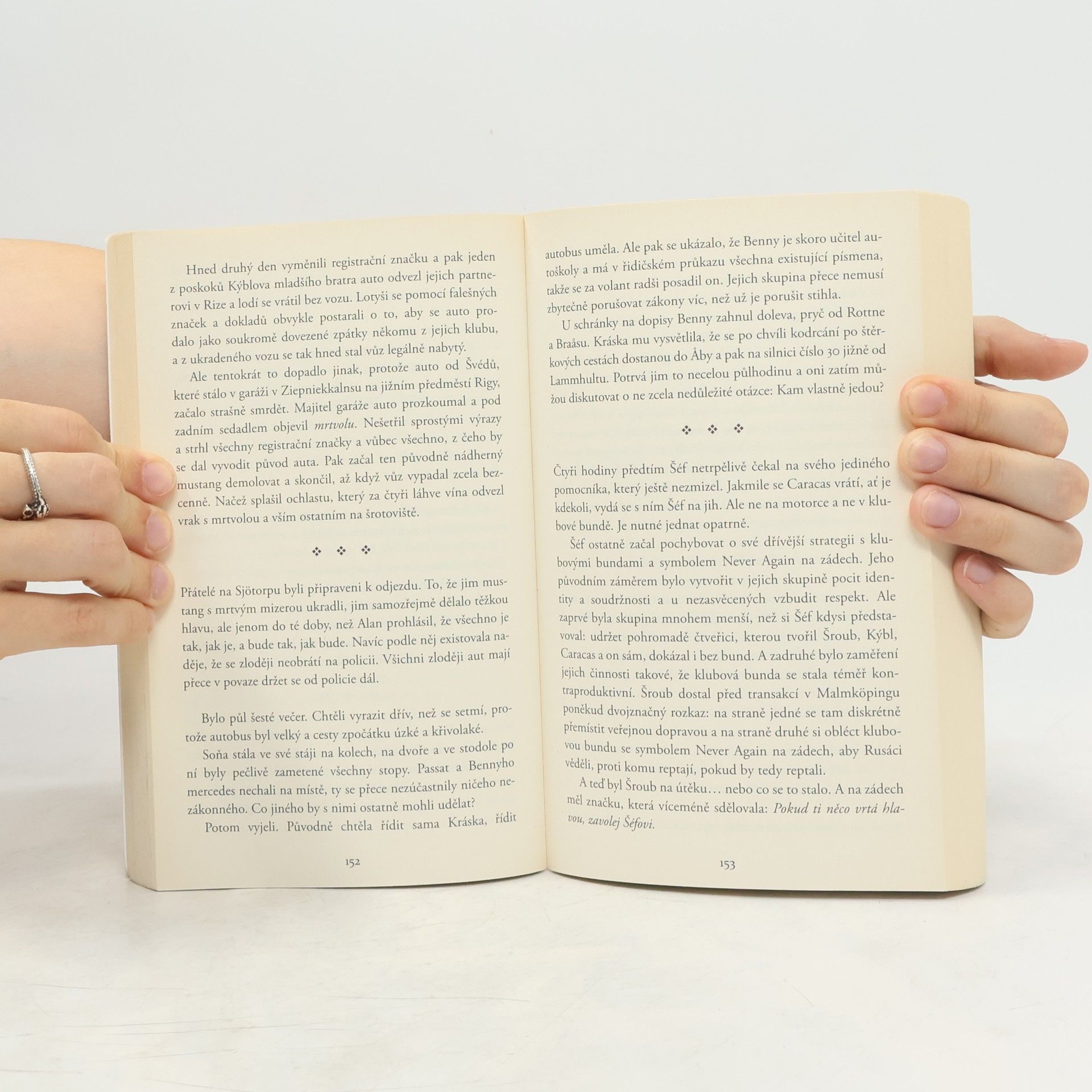 Jonas Jonasson Stoletý stařík, který vylezl z okna a zmizel