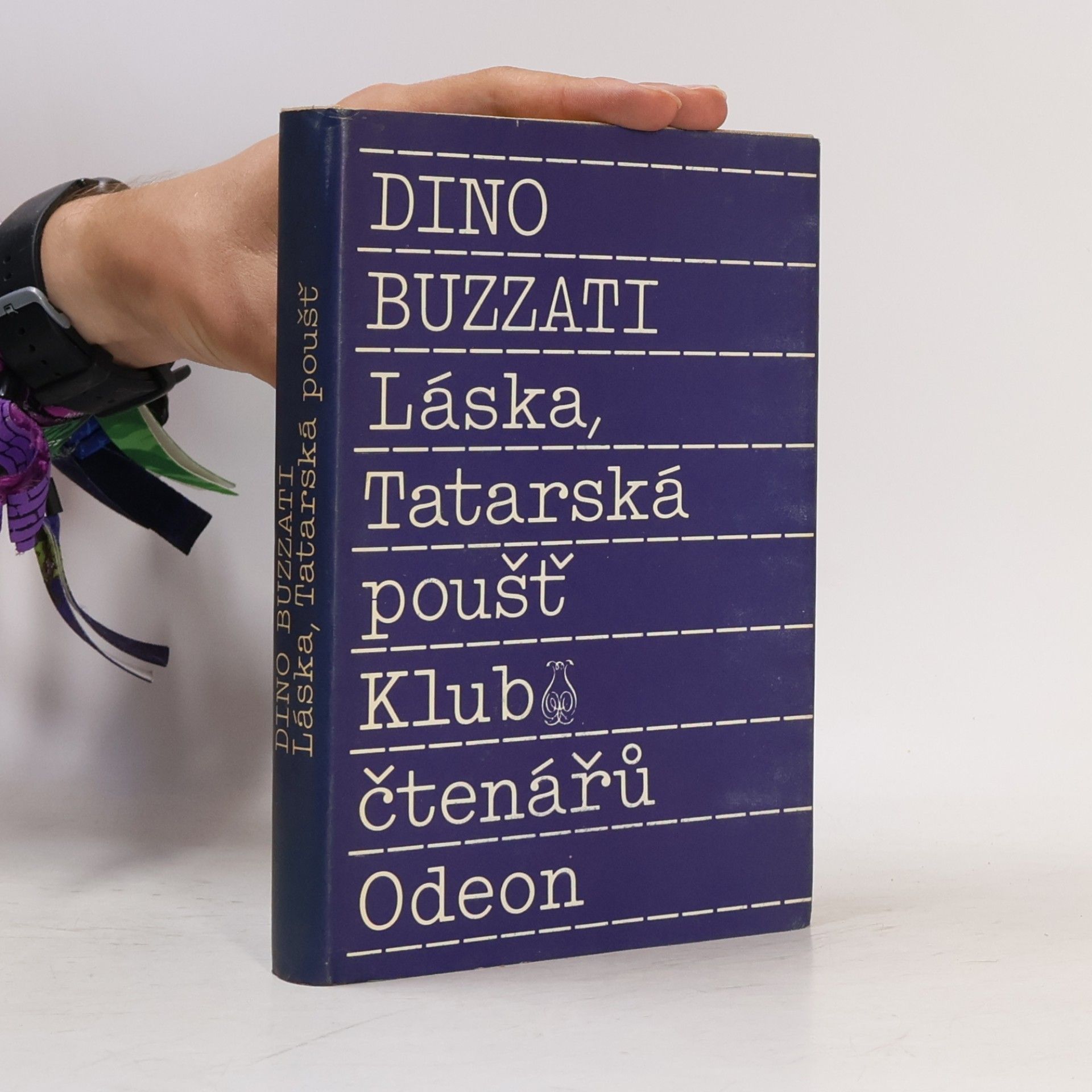 Dino Buzzati Láska. Tatarská poušť