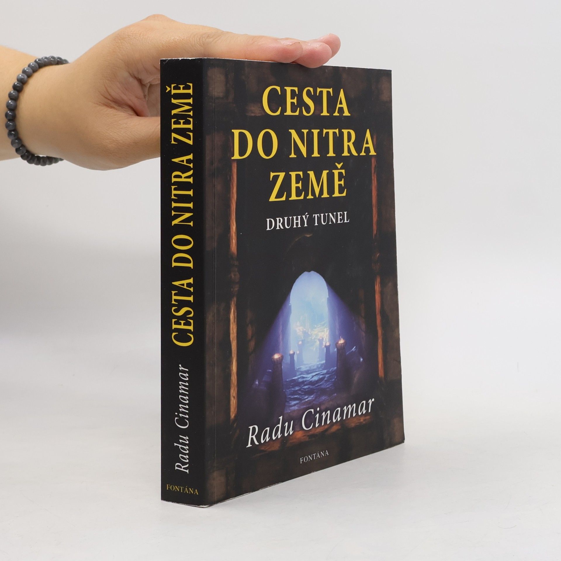 Radu Cinamar Cesta do nitra Země - druhý tunel