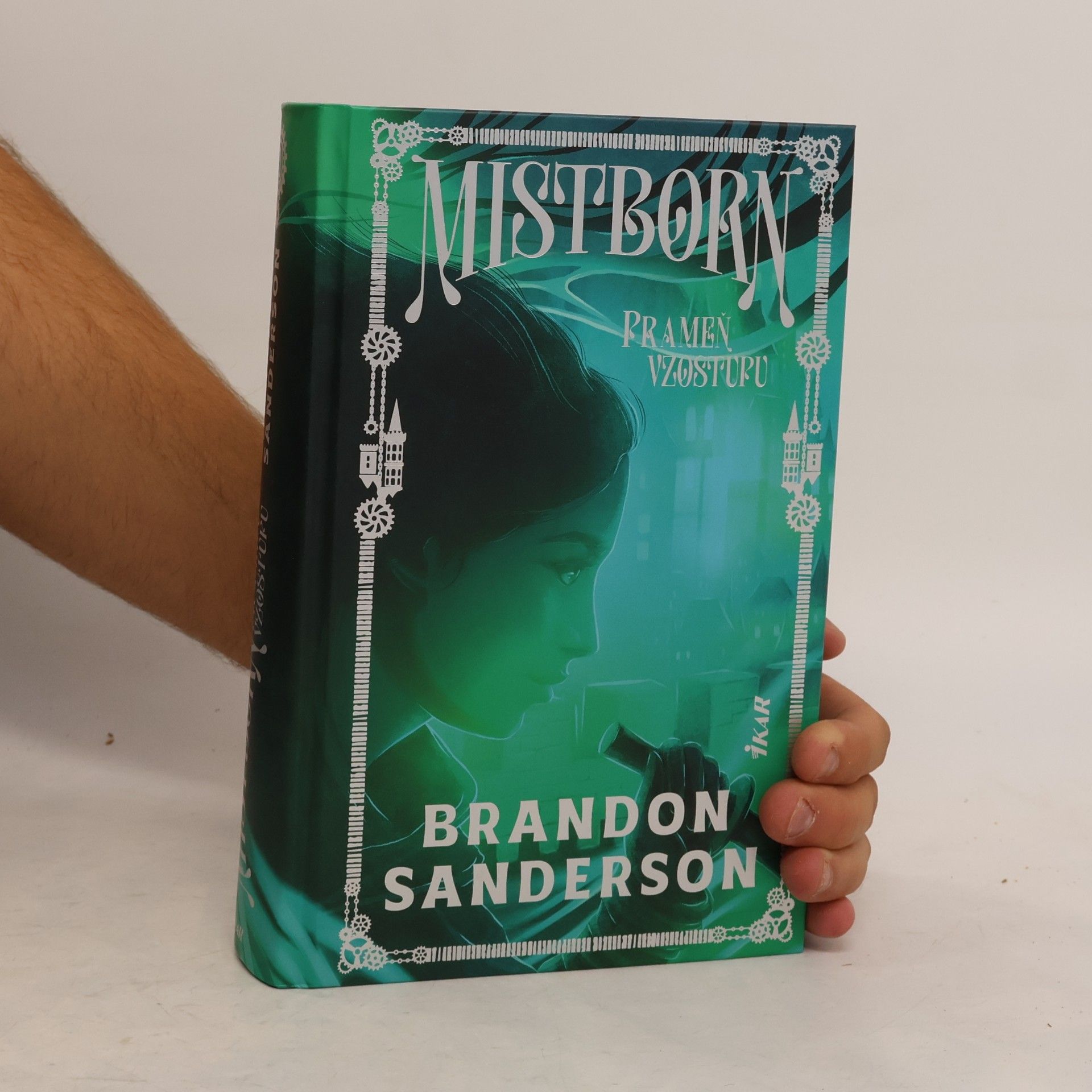 Brandon Sanderson Mistborn. Prameň vzostupu