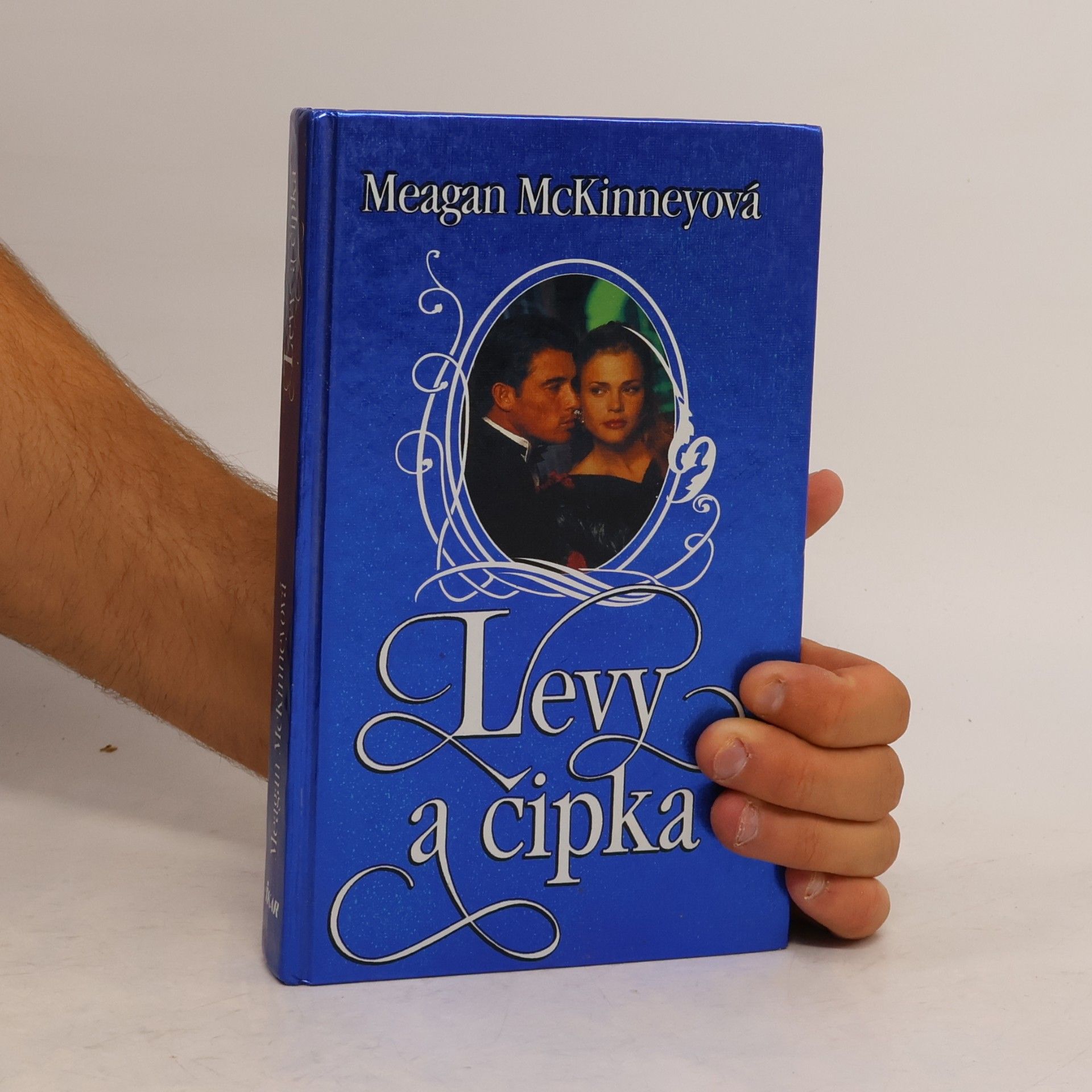 Meagan McKinney Levy a čipka