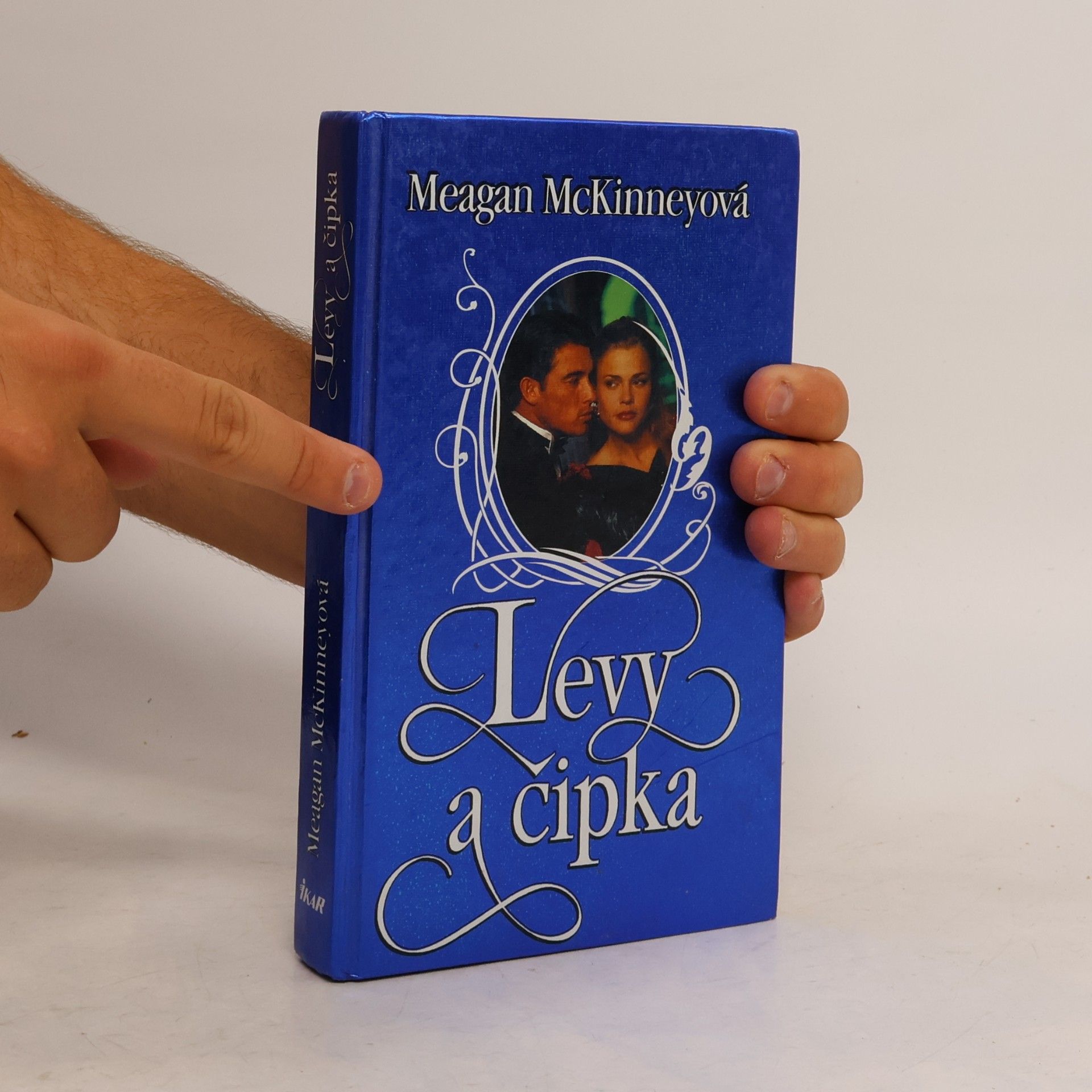 Meagan McKinney Levy a čipka