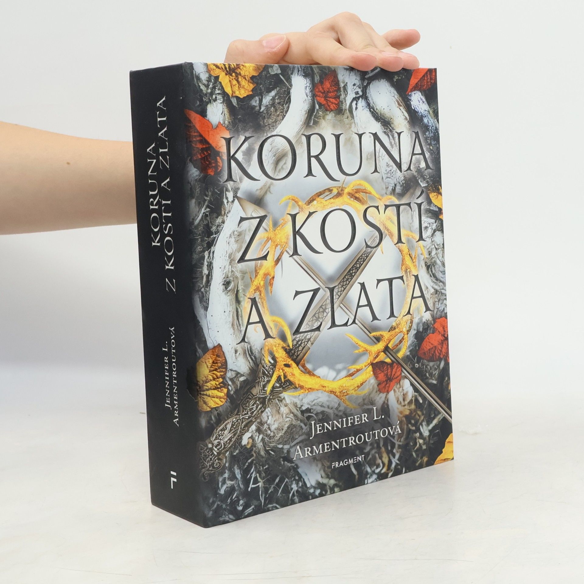 Jennifer Armentrout Koruna z kostí a zlata