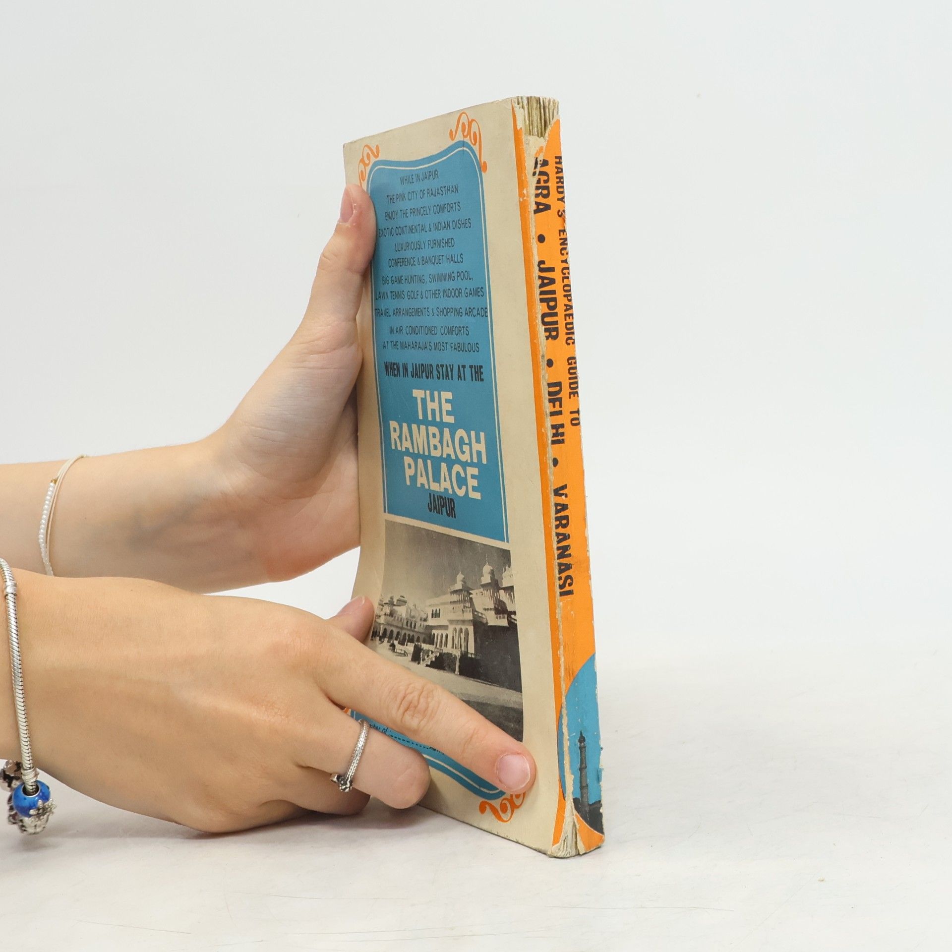 Various authors Hardy’s Encyclopaedic Guide to Agra, Jaipur, Delhi, Varanasi