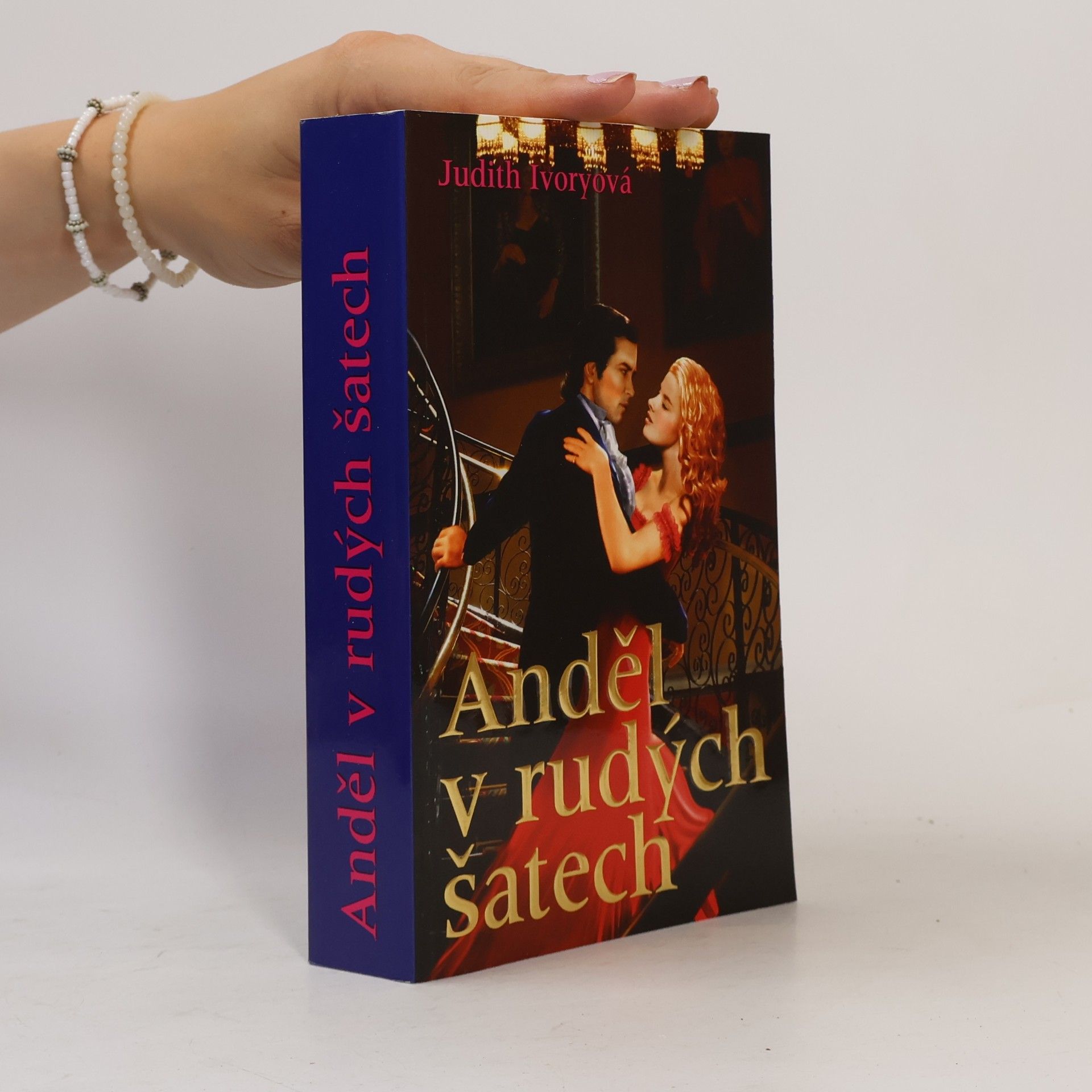 Judith Ivory Anděl v rudých šatech