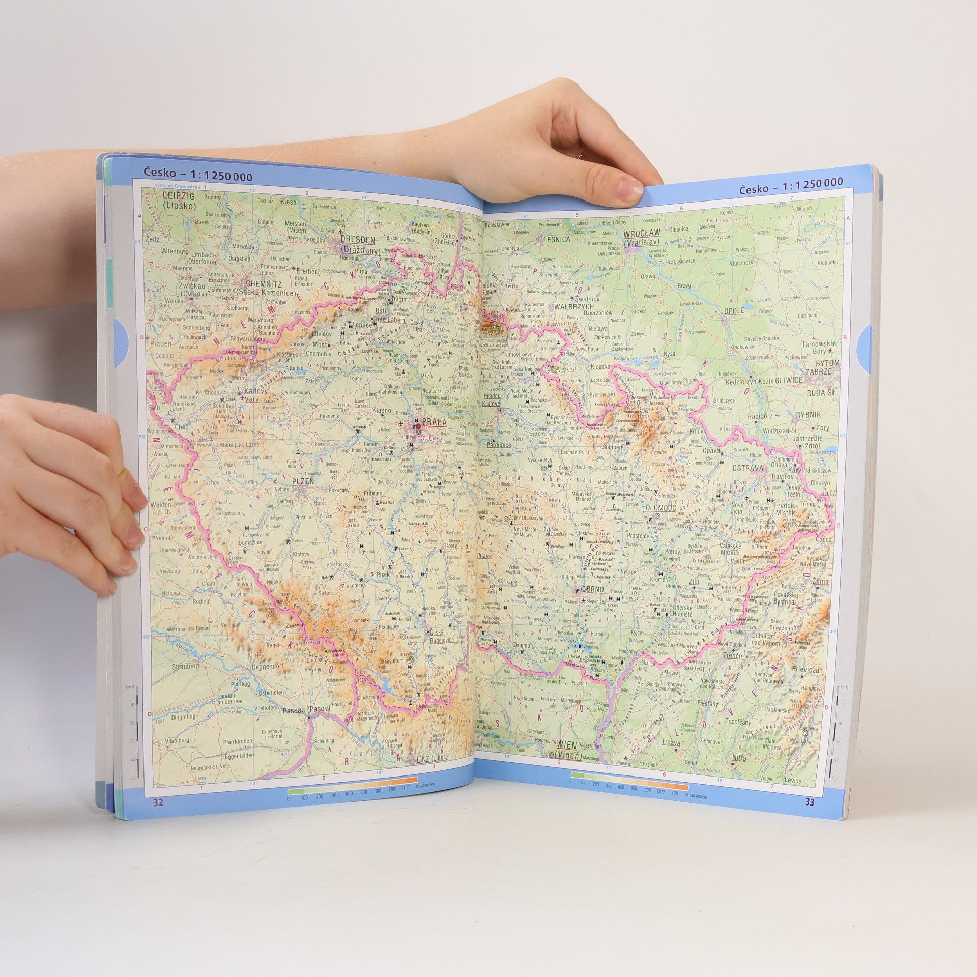 Kolektív autorov Školní atlas světa