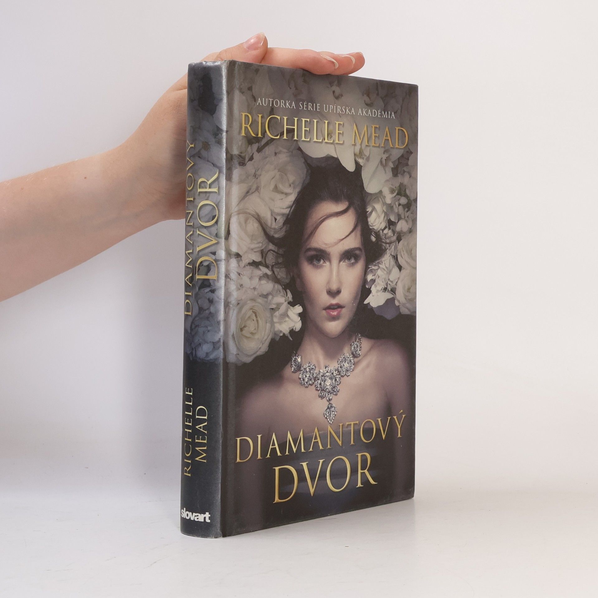 Richelle Mead Diamantový dvor