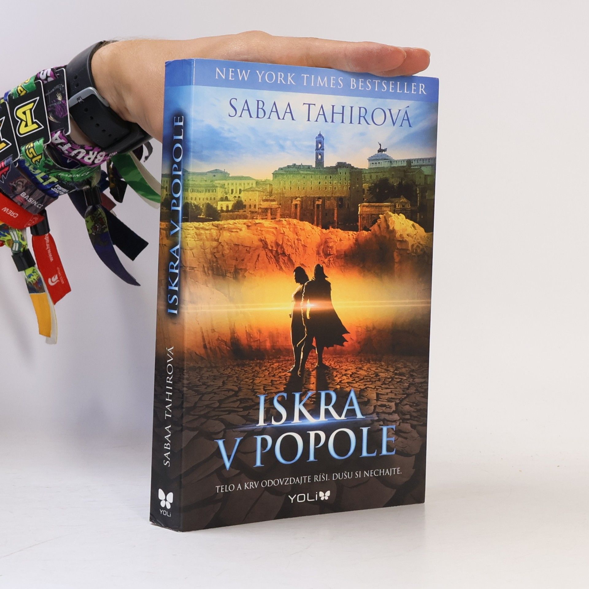 Sabaa Tahir Iskra v popole