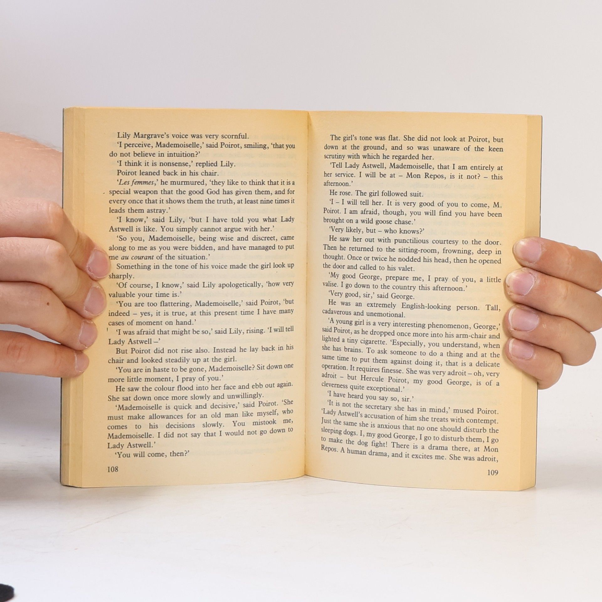 Agatha Christie The Adventure of the Christmas Pudding