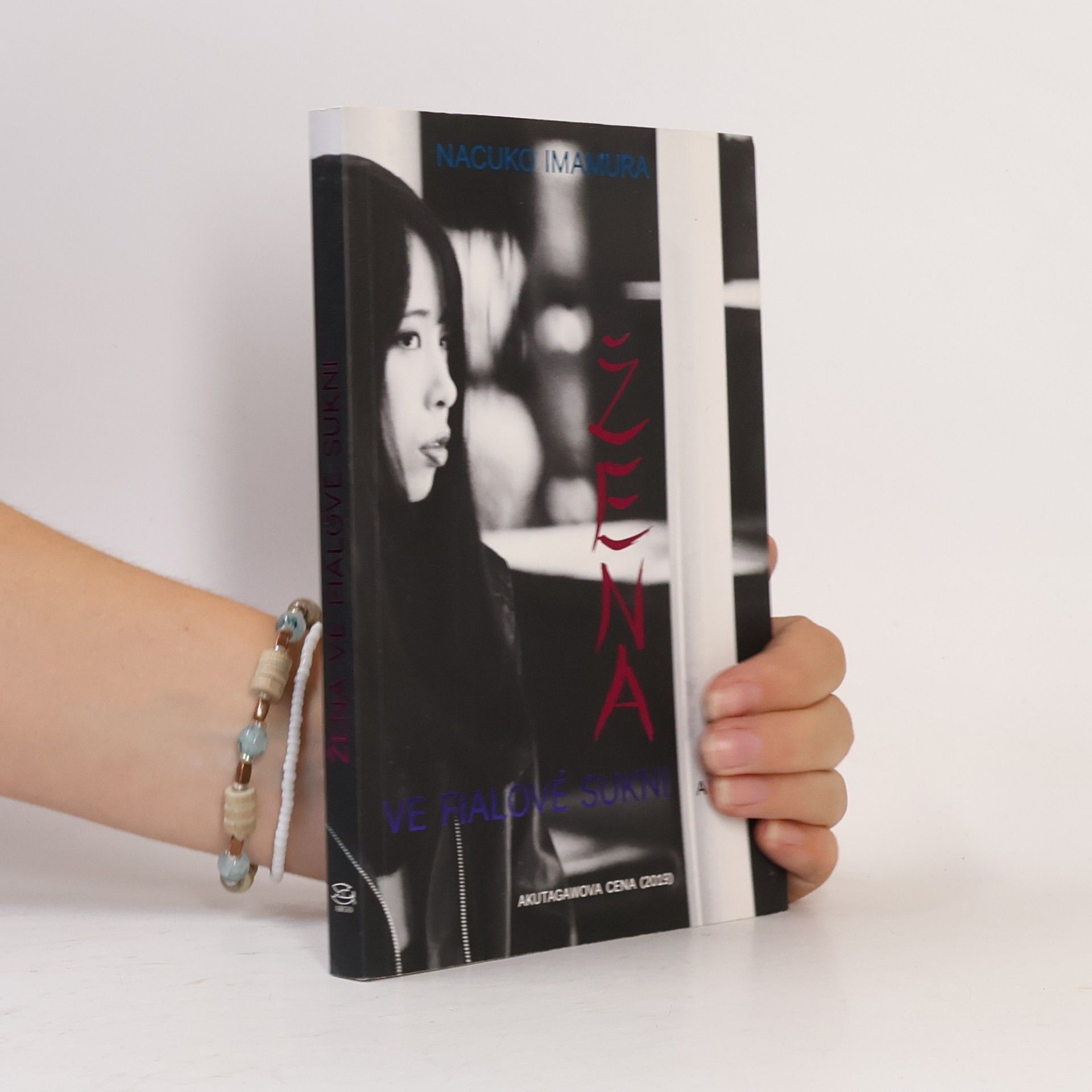 Natsuko Imamura Žena ve fialové sukni