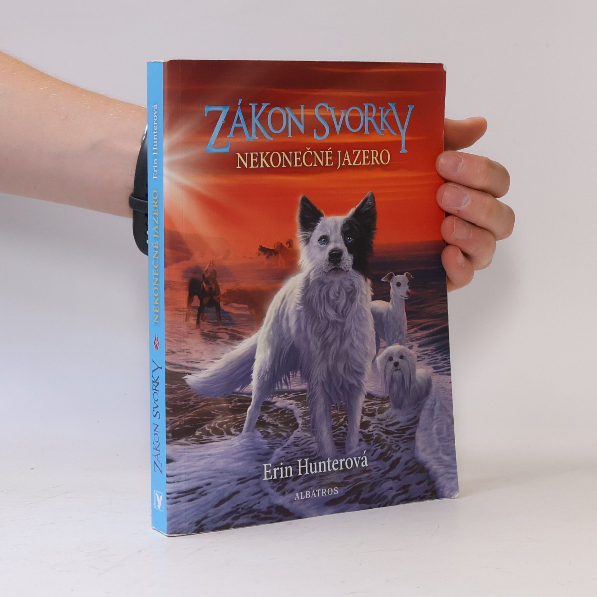 Erin Hunter Zákon svorky: Nekonečné jazero