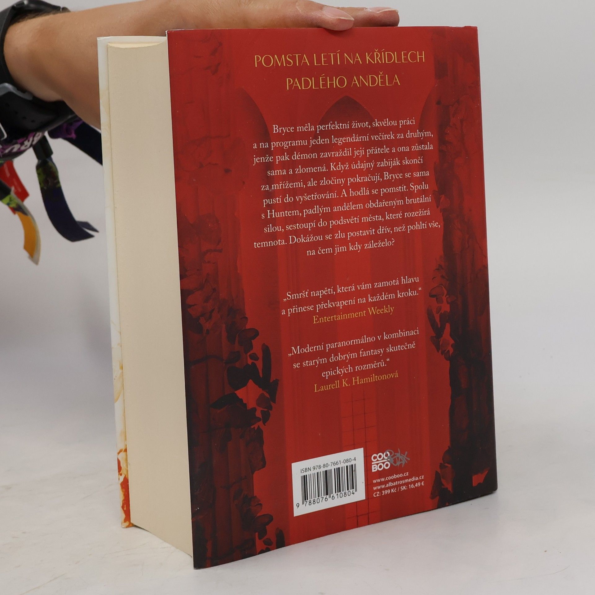Sarah J. Maas Půlměsíční město. Rod země a krve