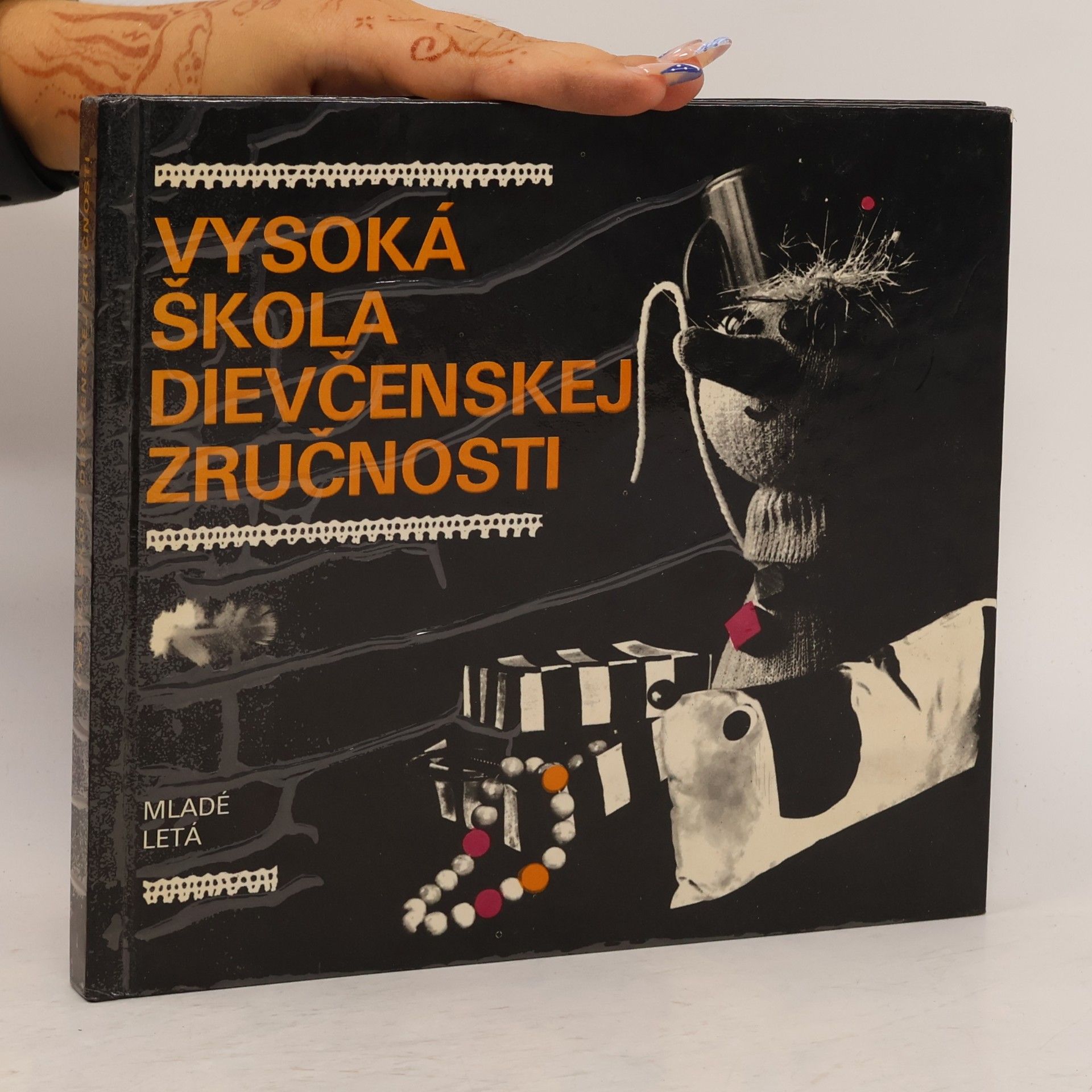 Vysoká škola dievčenskej zručnosti