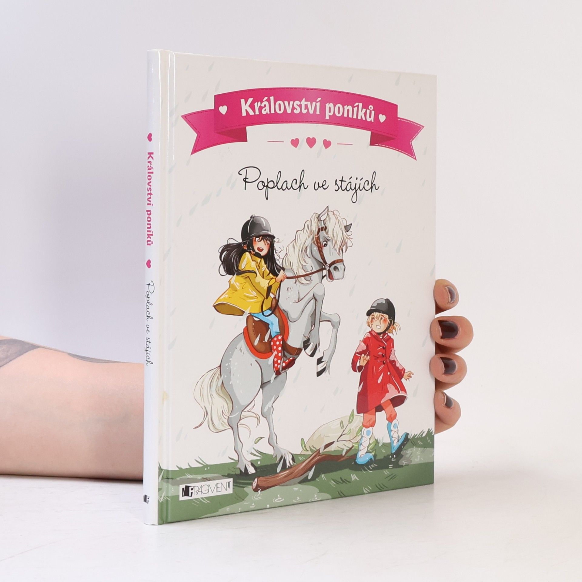 Juliette Parachini Deny Poplach ve stájích