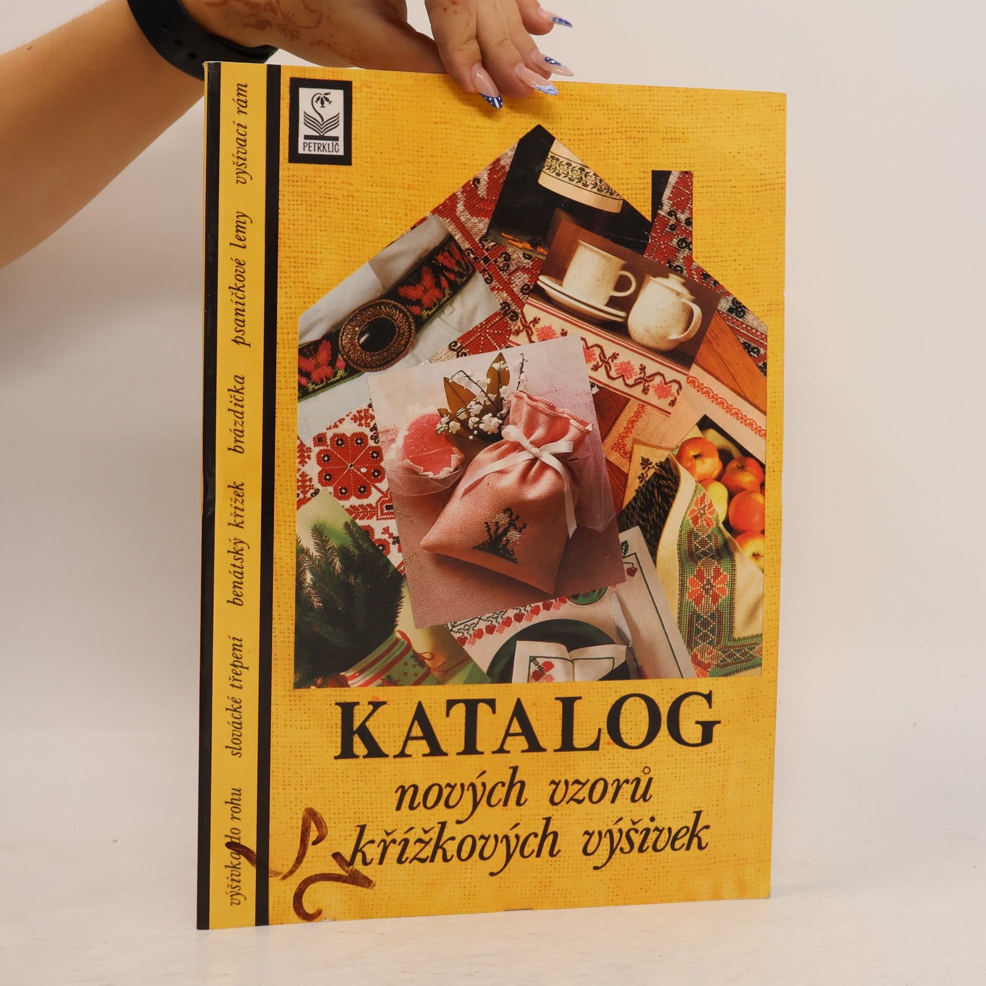 Katalog nových vzorů křížkových výšivek