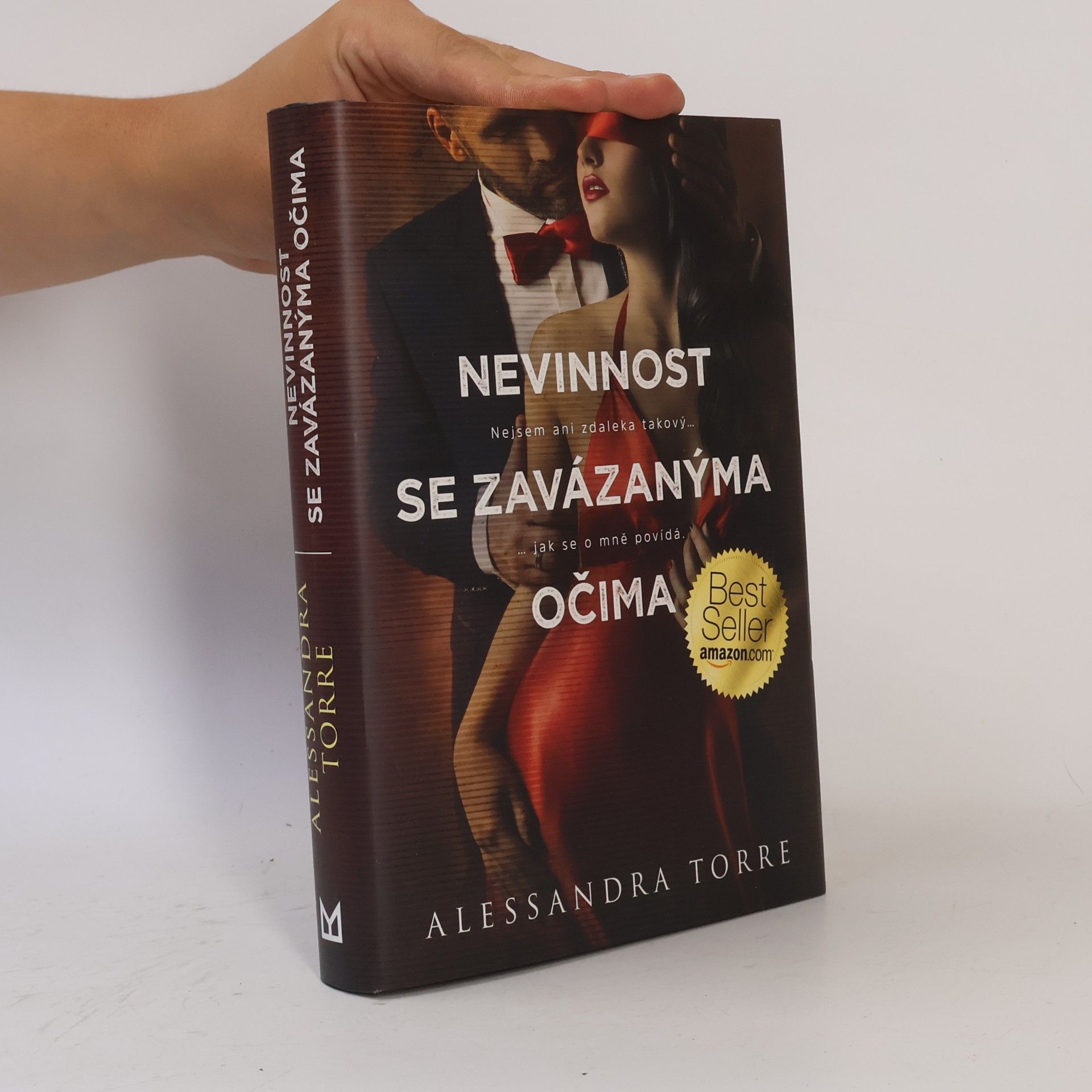 Alessandra Torre Nevinnost se závazanýma očima
