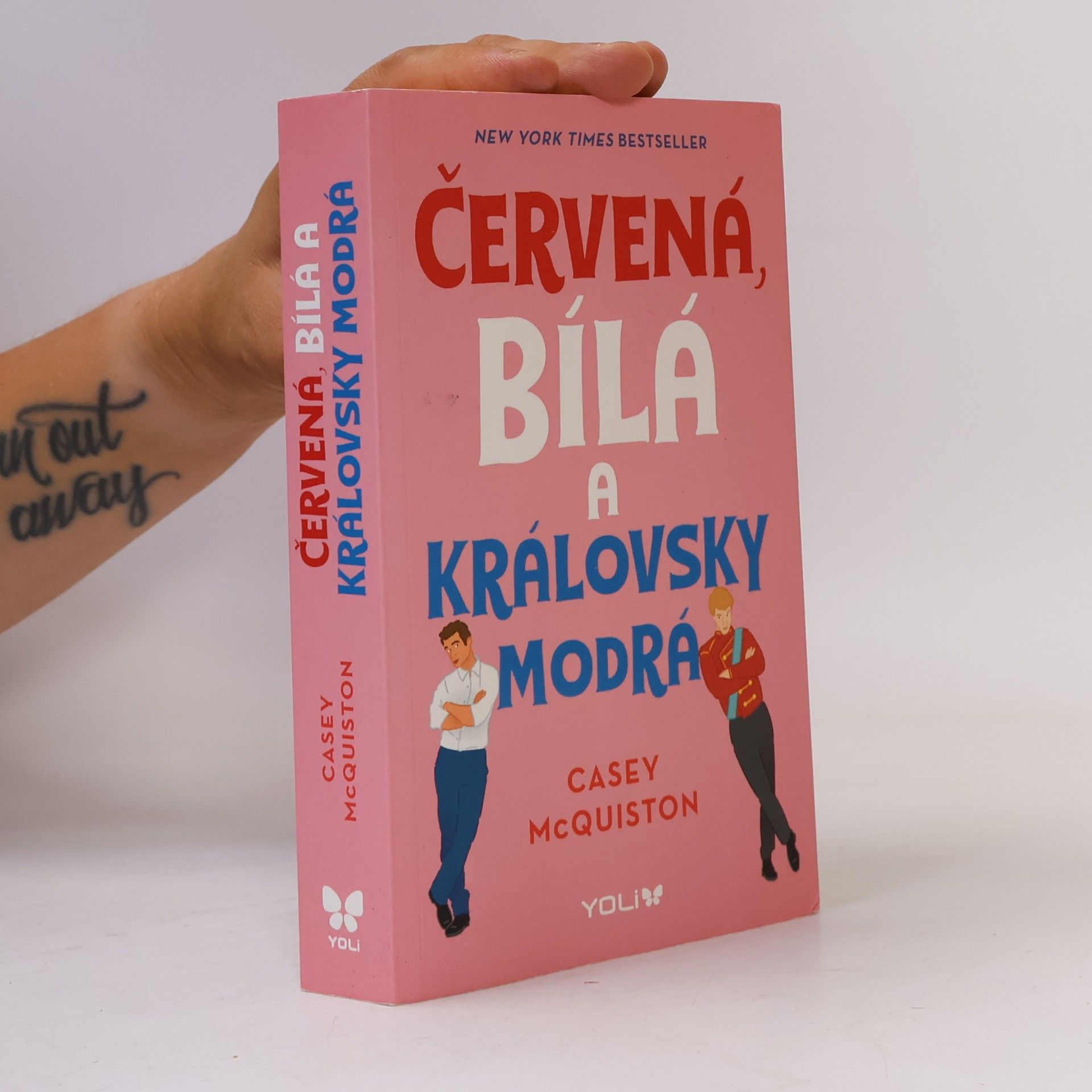 Casey McQuiston Červená, bílá a královsky modrá