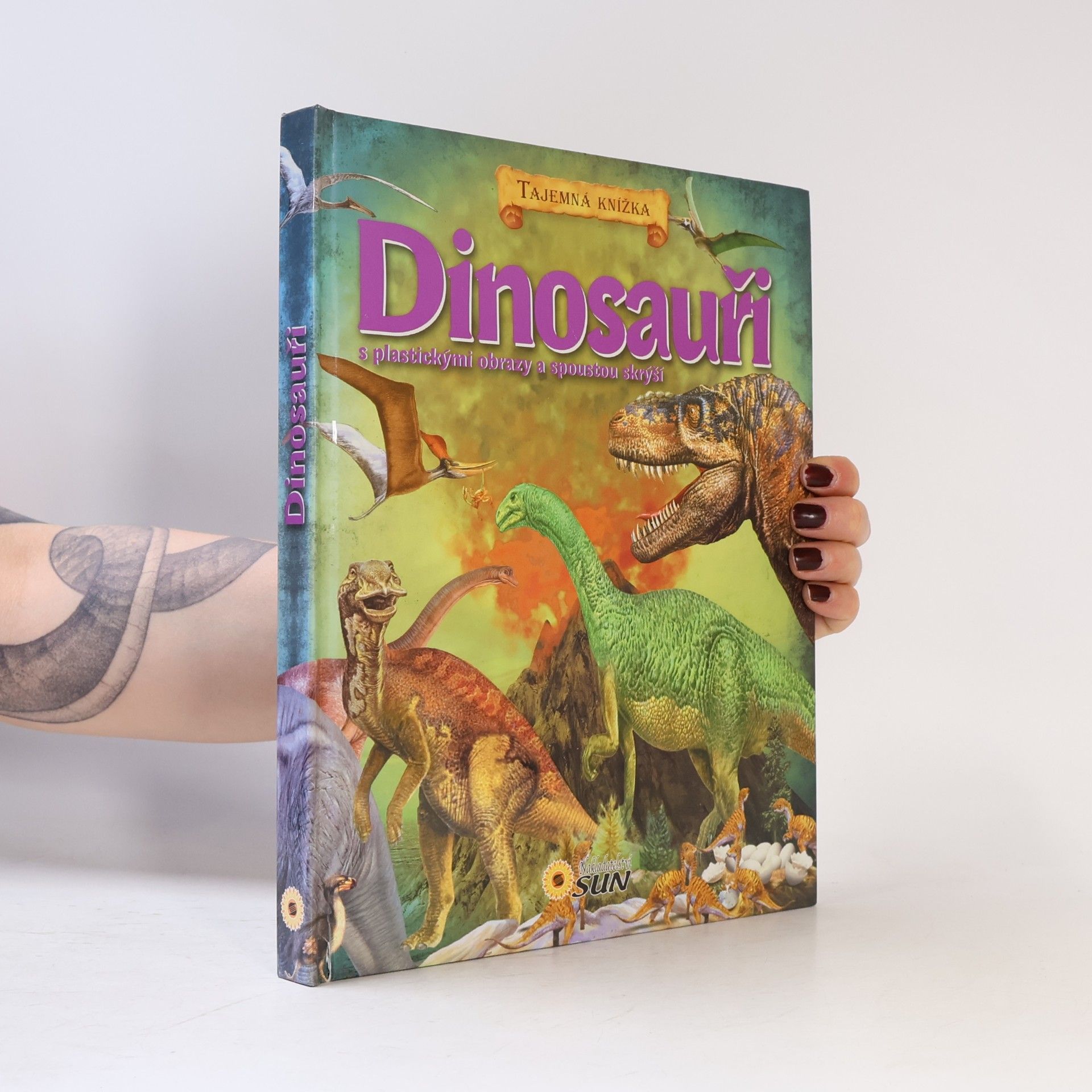 Javier Inaraja Dinosauři s plastickými obrazy a spoustou skrýší