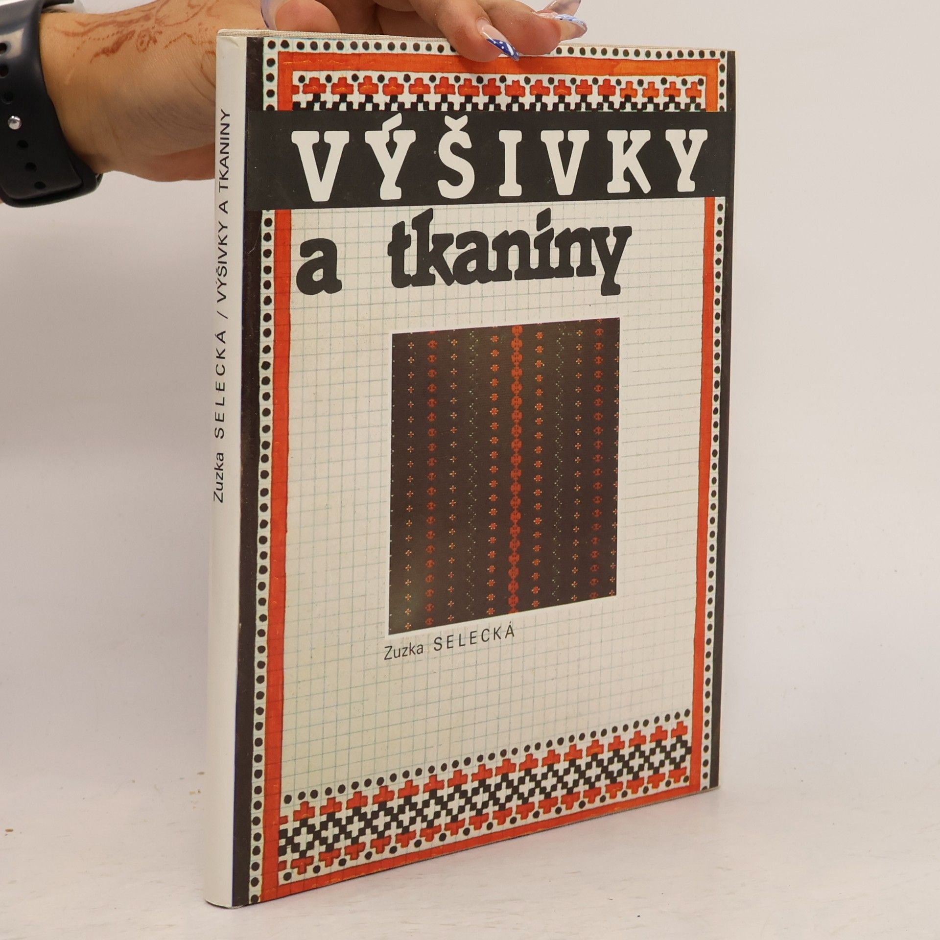 Zuzka Selecká Výšivky a tkaniny