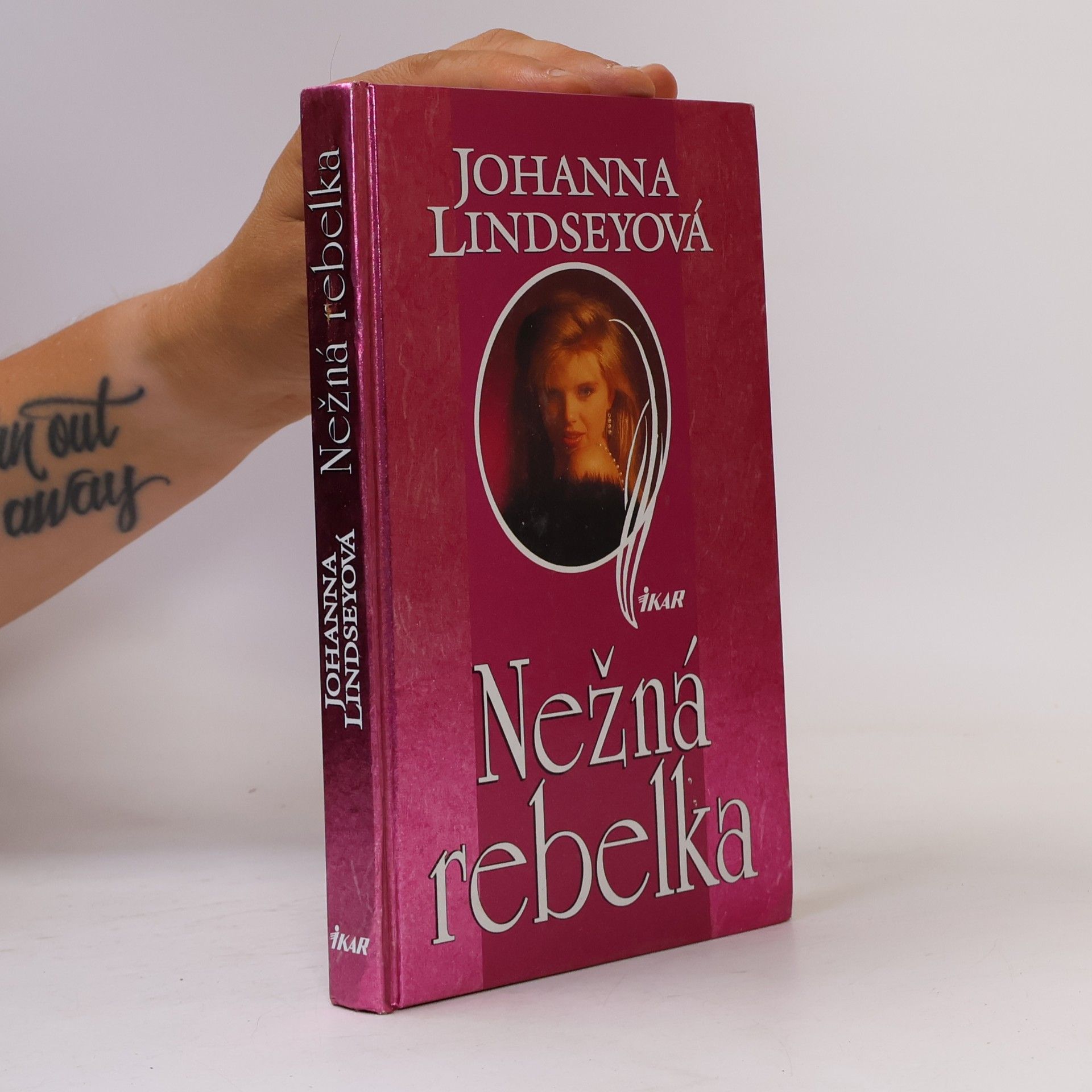 Johanna Lindsey Nežná rebelka