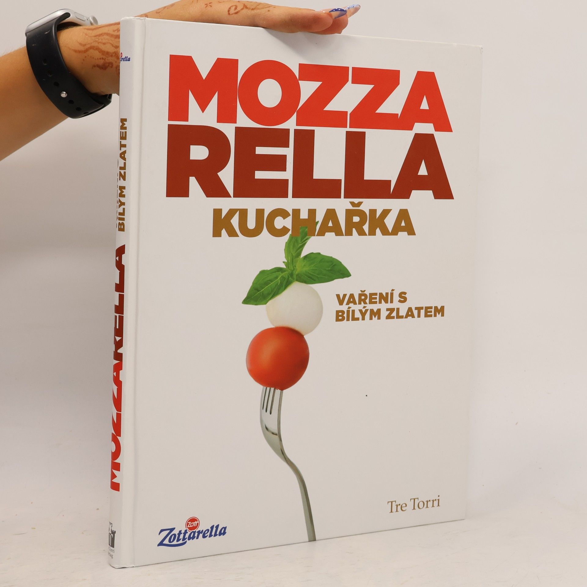 Kolektiv autorů Mozzarella. Kuchařka. Vaření s bílým zlatem