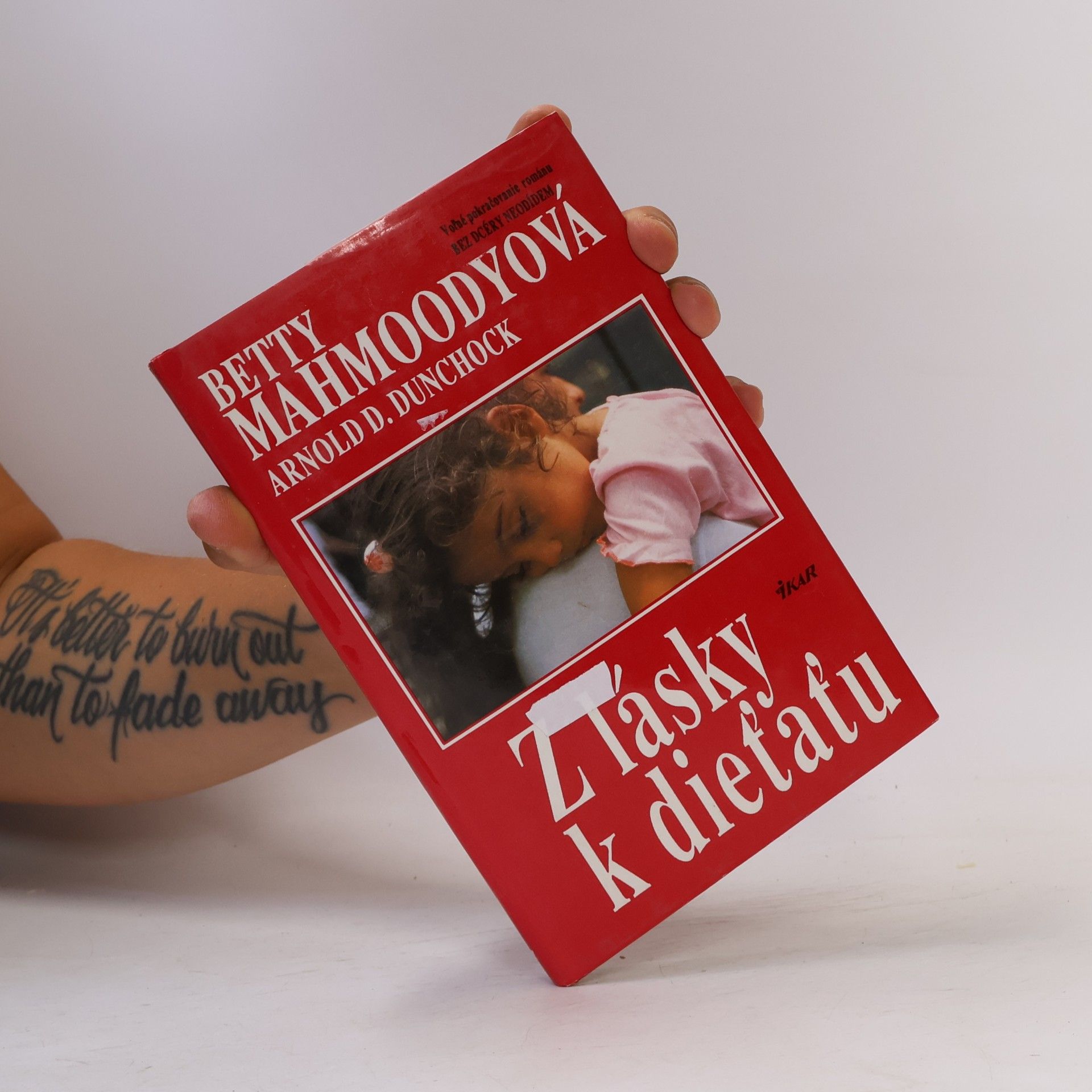 Betty Mahmoody Z lásky k dieťaťu