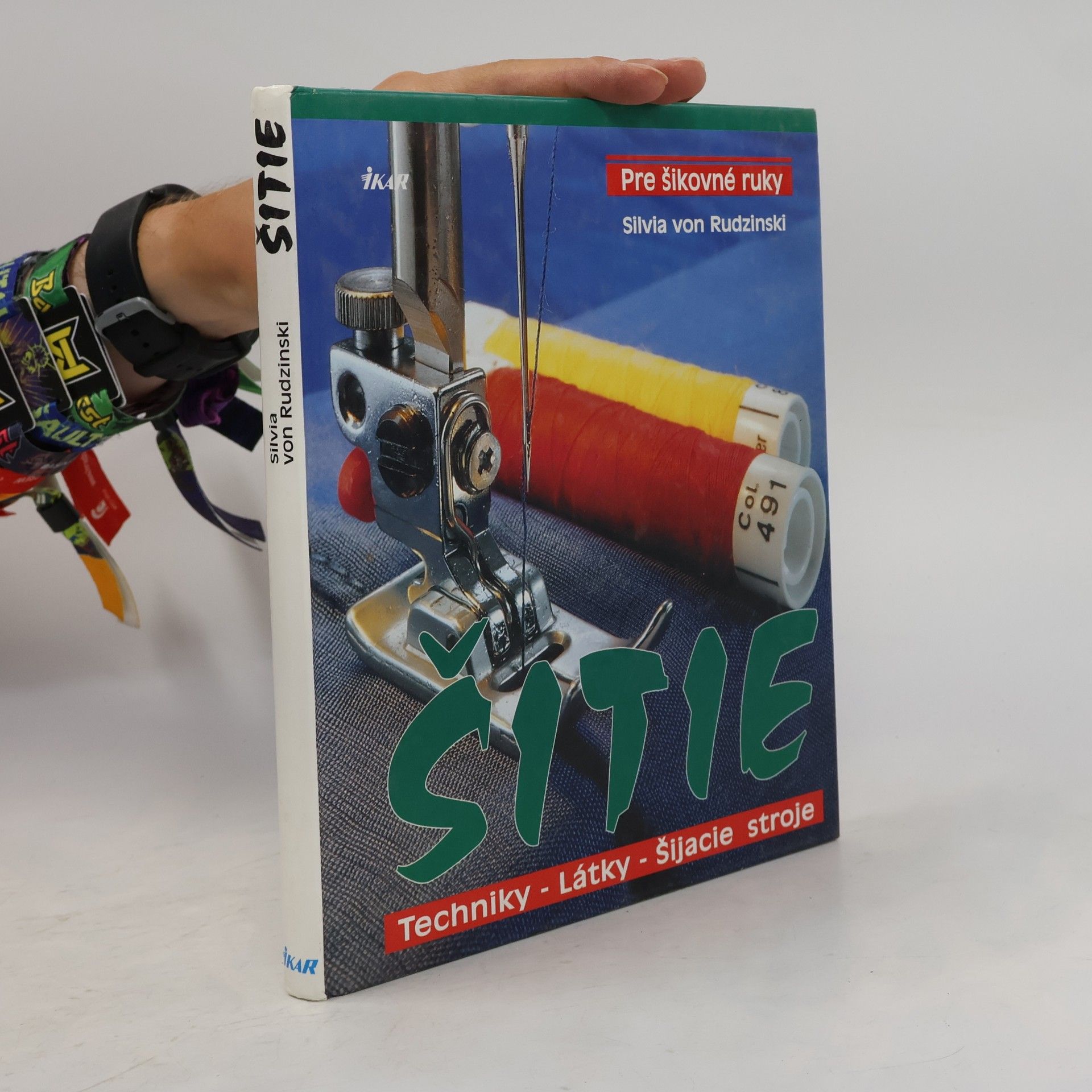 Autorenkollektiv Šitie : techniky, látky, šijacie stroje