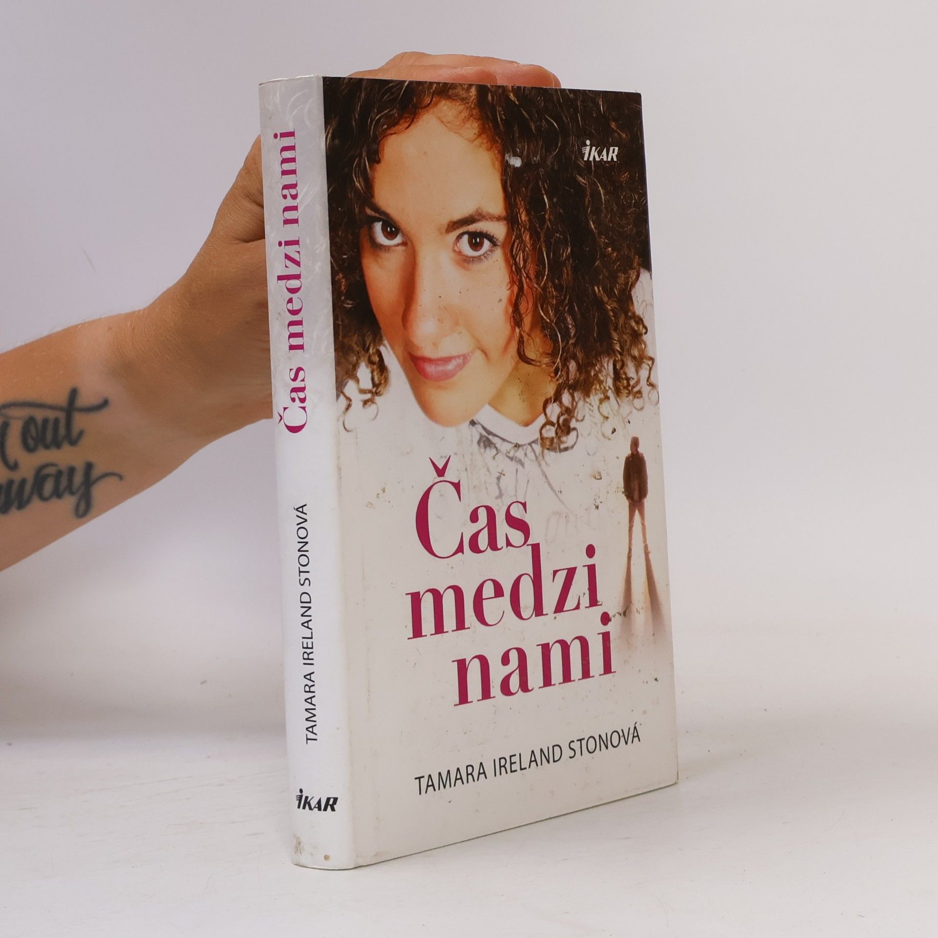 Tamara Ireland Stone Čas medzi nami