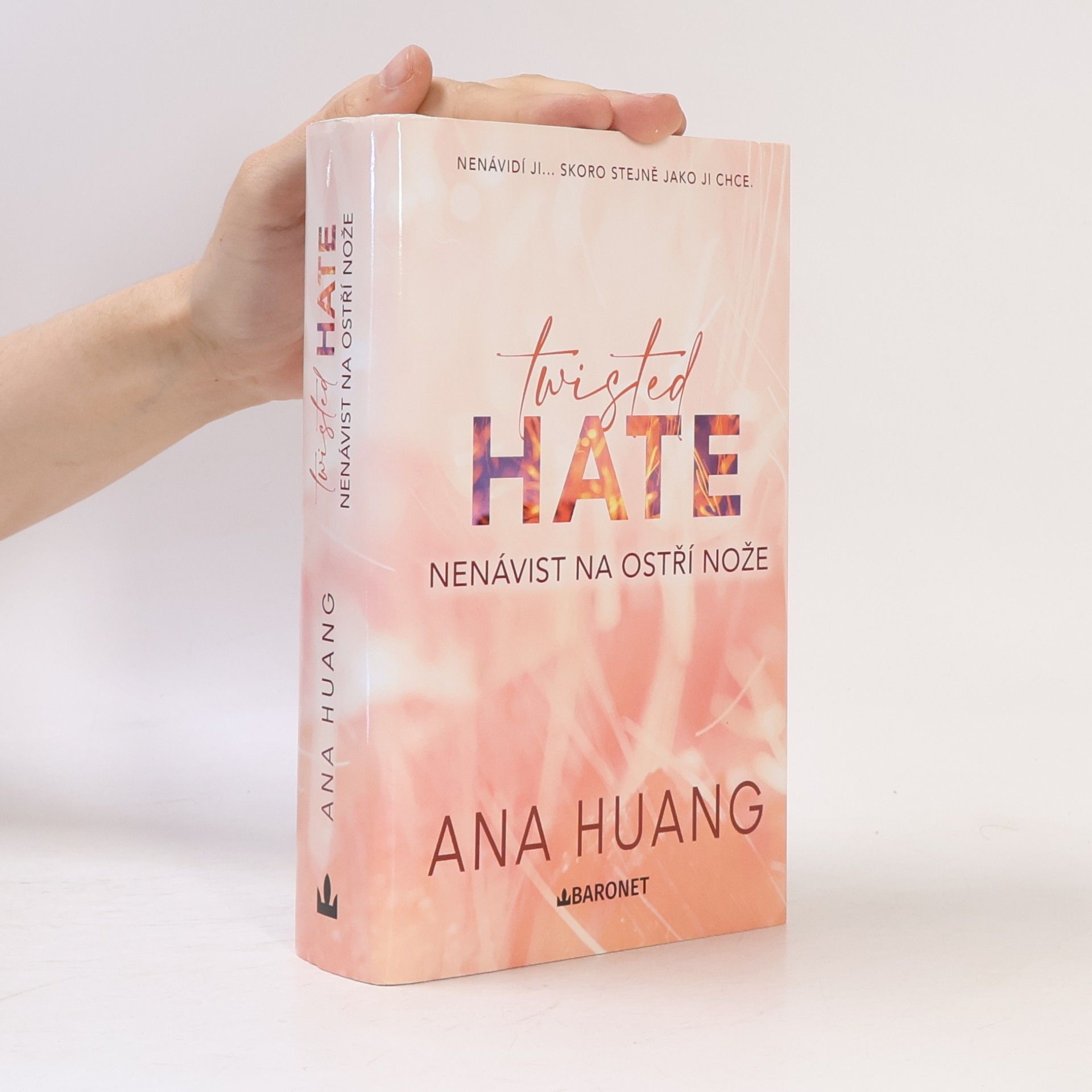 Ana Huang Twisted Hate: Nenávist na ostří nože