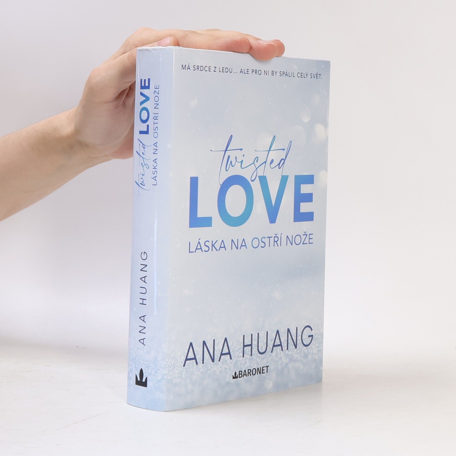 Ana Huang Twisted love. Láska na ostří nože