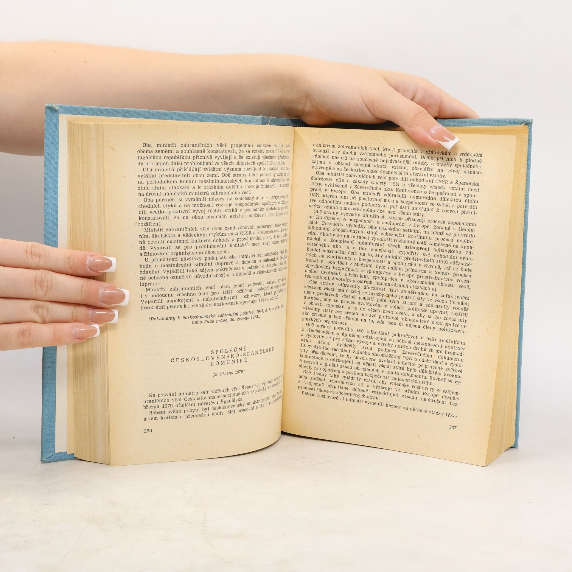 Collectif d'auteurs Dokumenty ke studiu mezinárodního práva a politiky 5 1976-1980