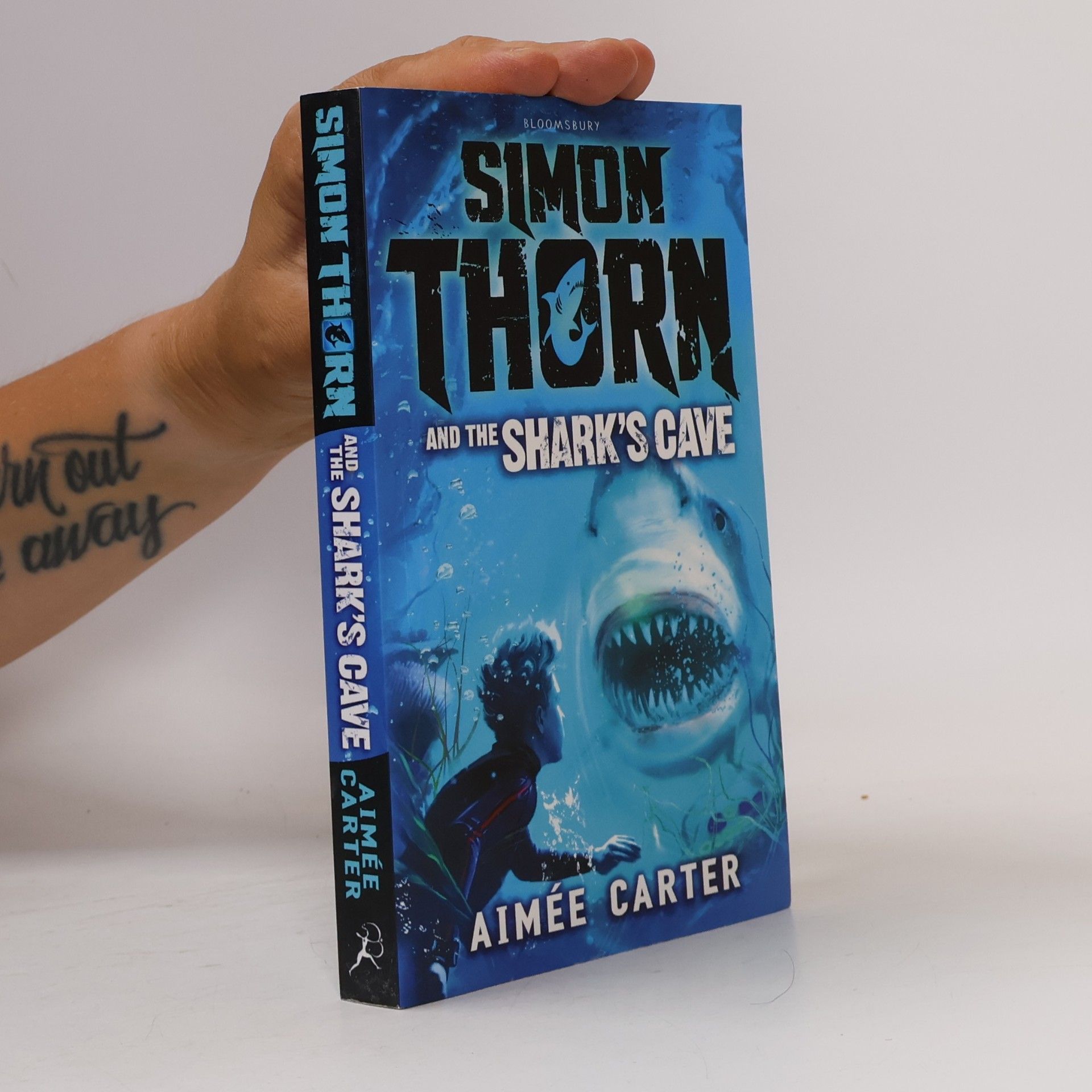 Aimee Carter Simon Thorn and the Shark's Cave