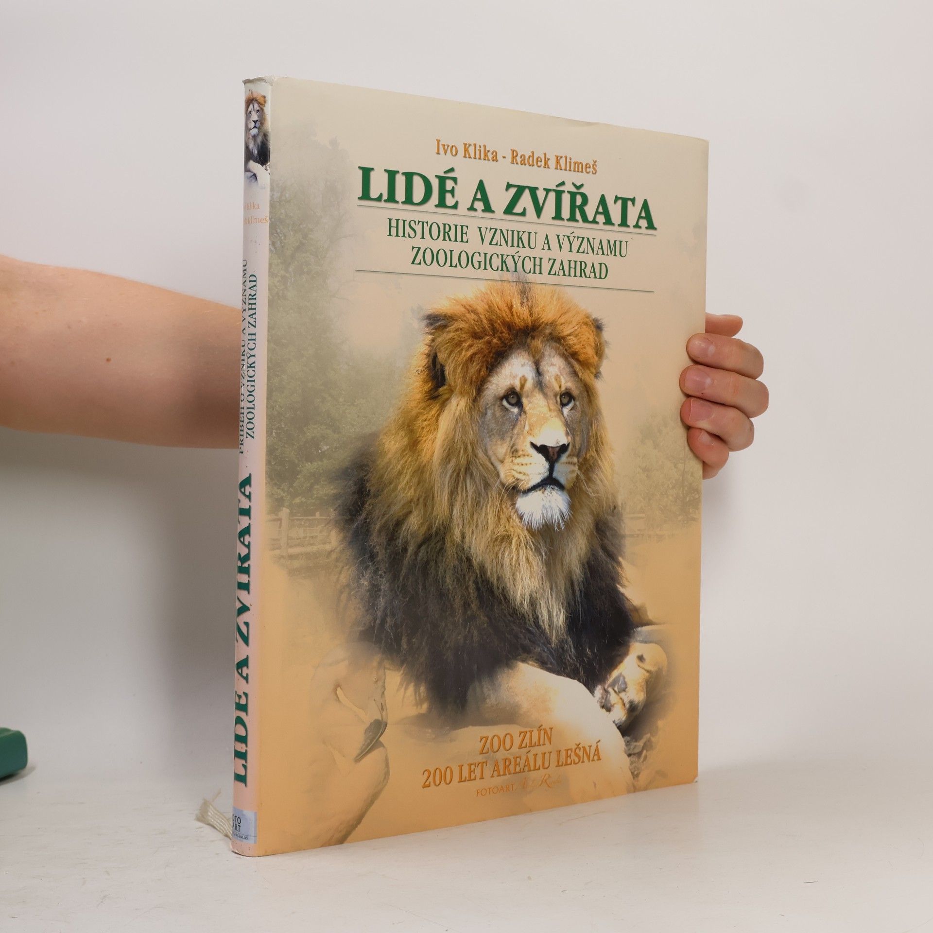 Ivo Klika Lidé a zvířata : historie vzniku a významu zoologických zahrad = People and animals : history of the origin and importance of zoological garden
