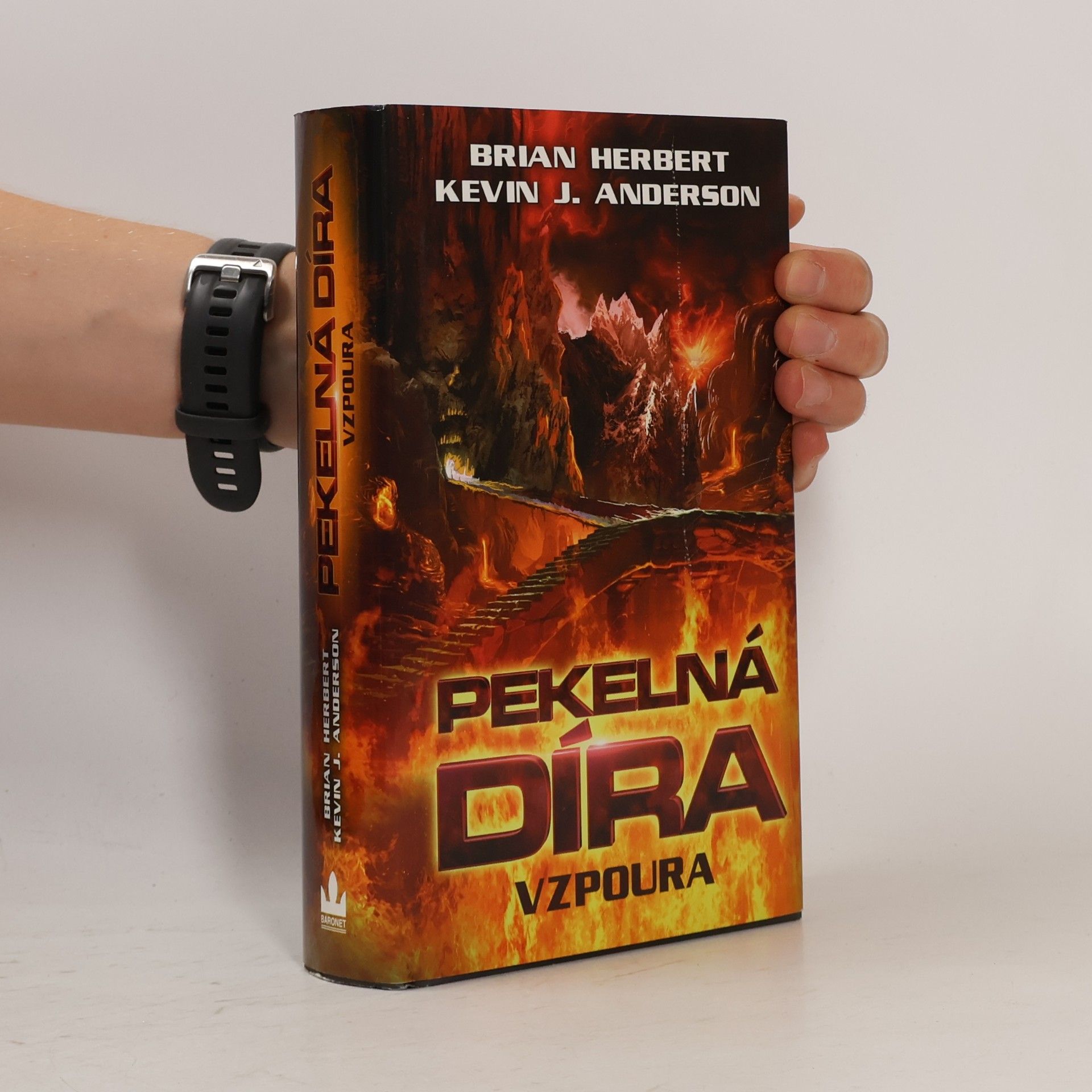 Brian Herbert Pekelná díra: Vzpoura