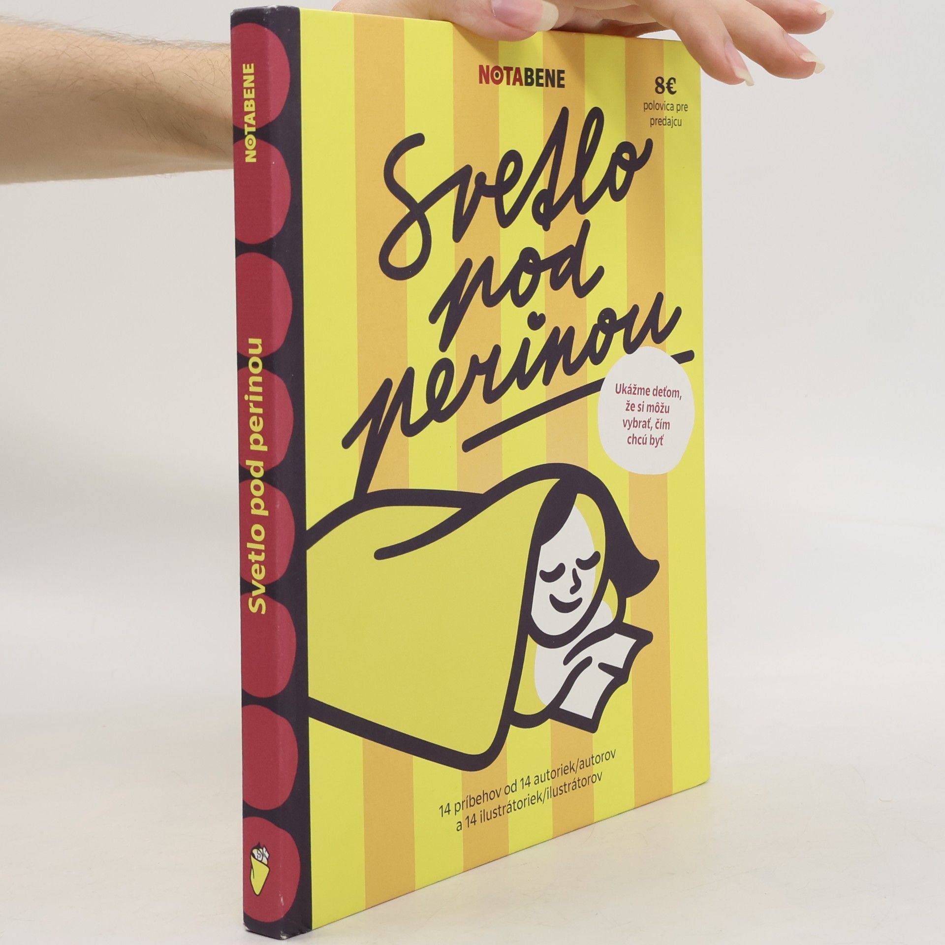 Collectif d'auteurs Svetlo pod perinou