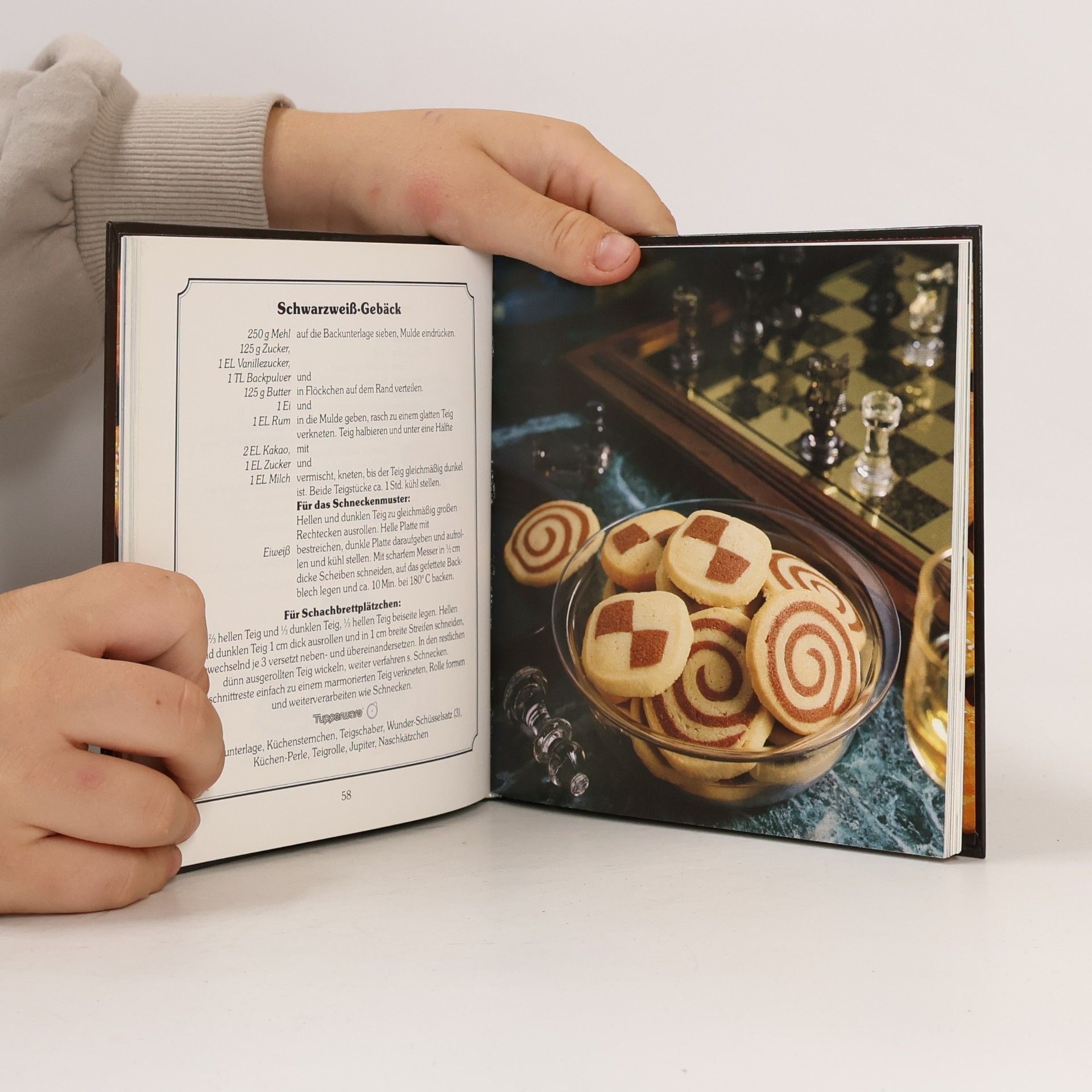Olli Leeb Weihnachtliche Tupperware Bäckerei