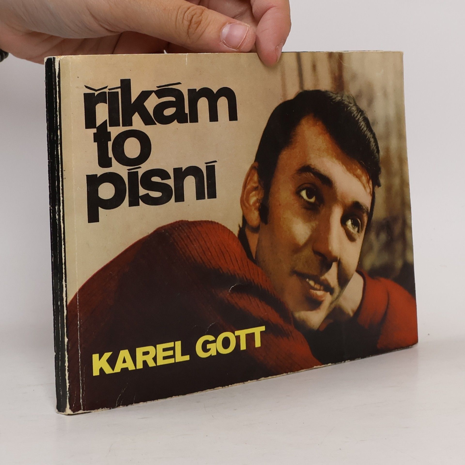 Karel Gott Říkám to písní