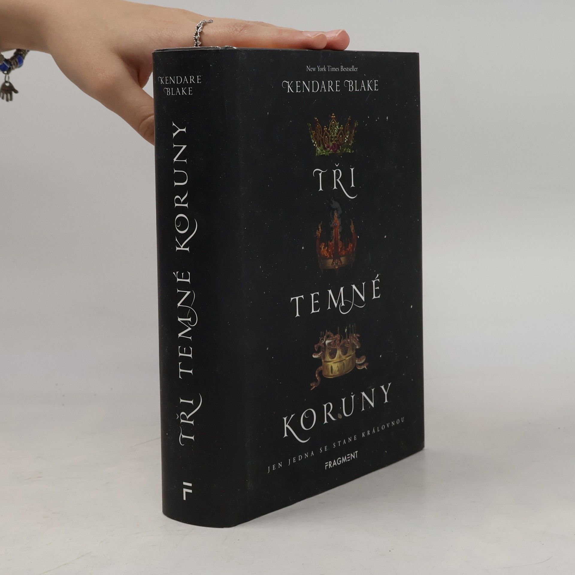 Kendare Blake Tři temné koruny