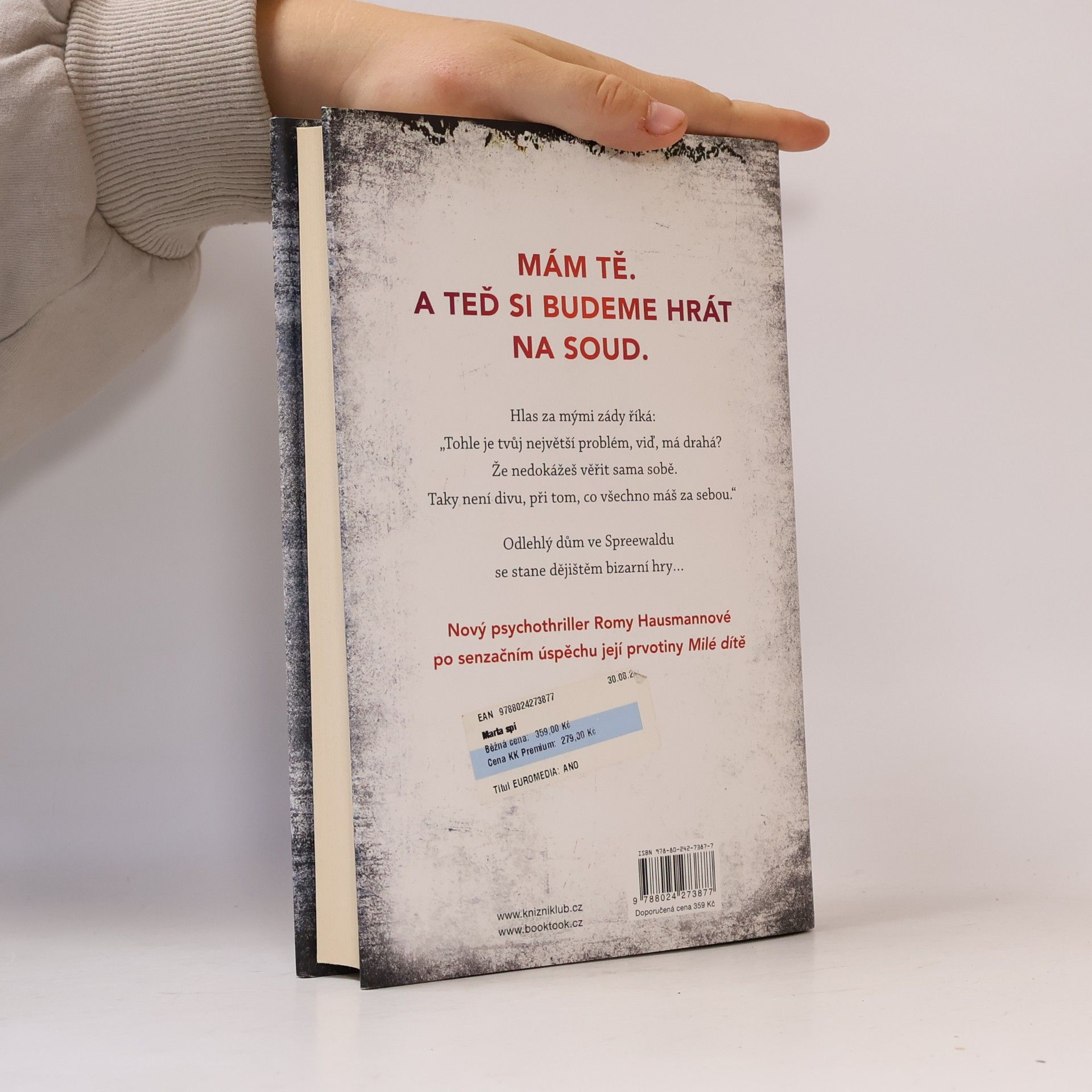 Romy Hausmann Marta spí