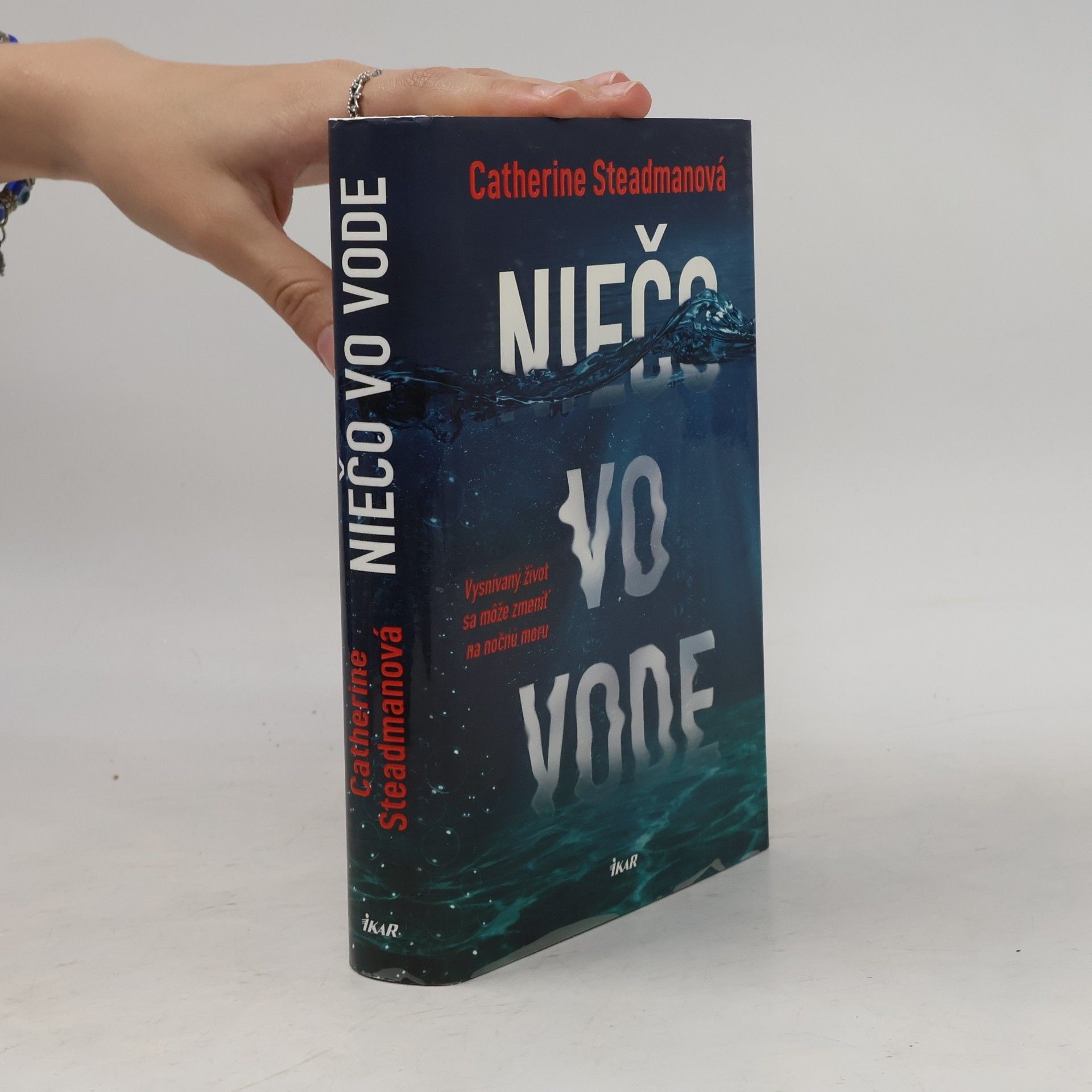 Catherine Steadman Niečo vo vode