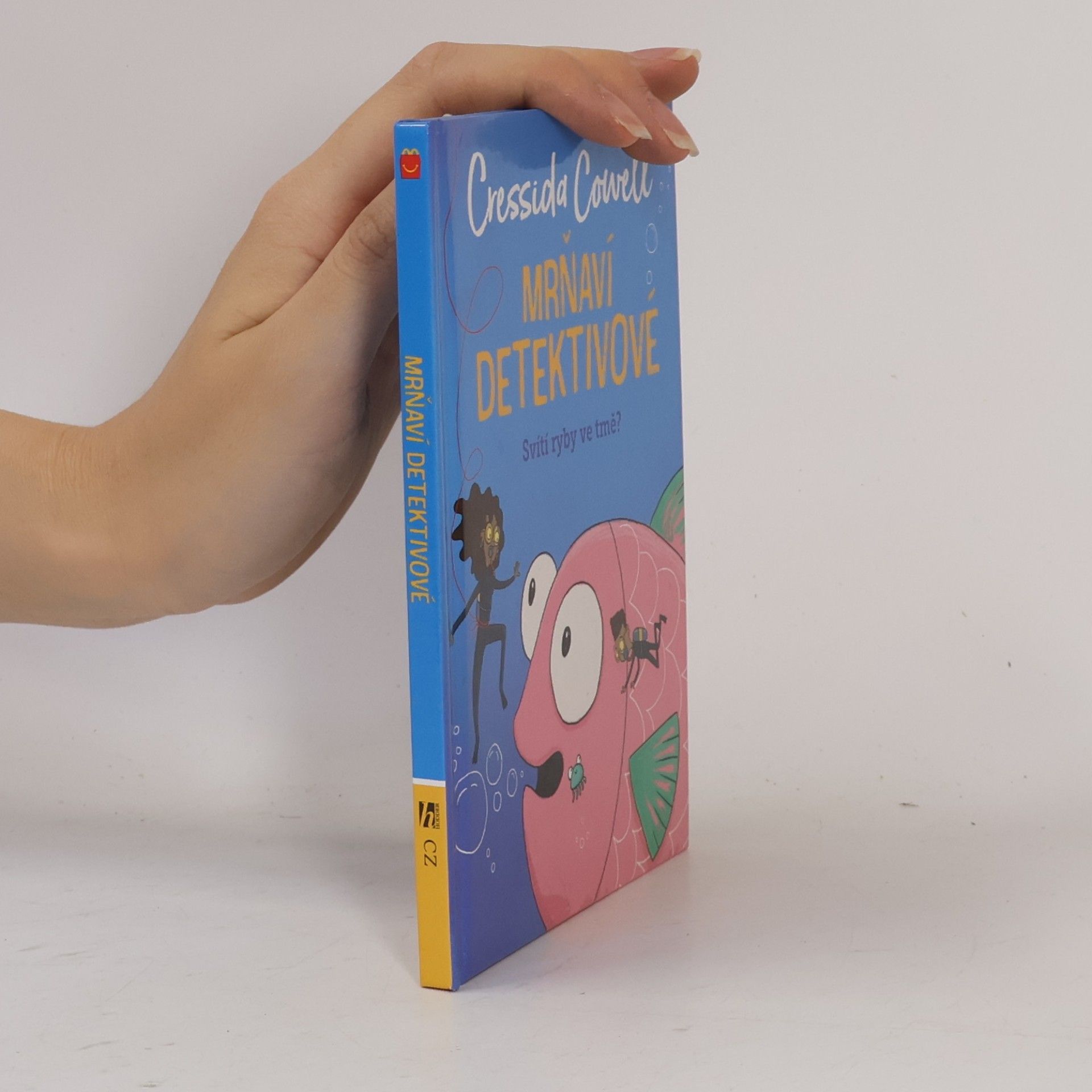 Cressida Cowell Mrňaví detektivové. Svítí ryby ve tmě?