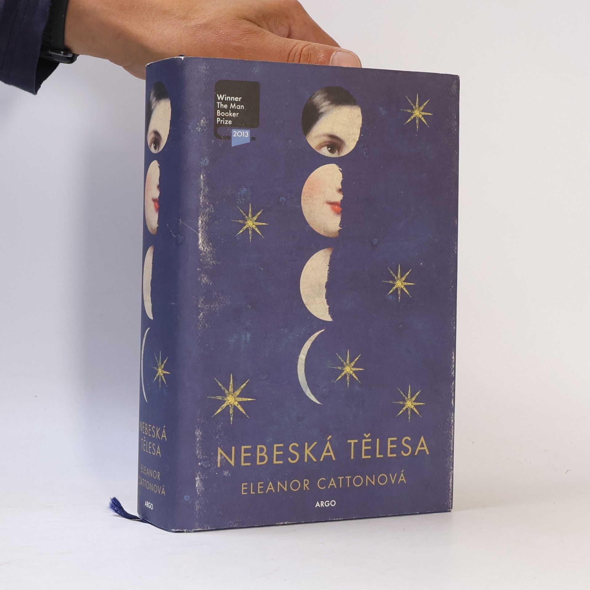 Eleanor Cattonová Nebeská tělesa