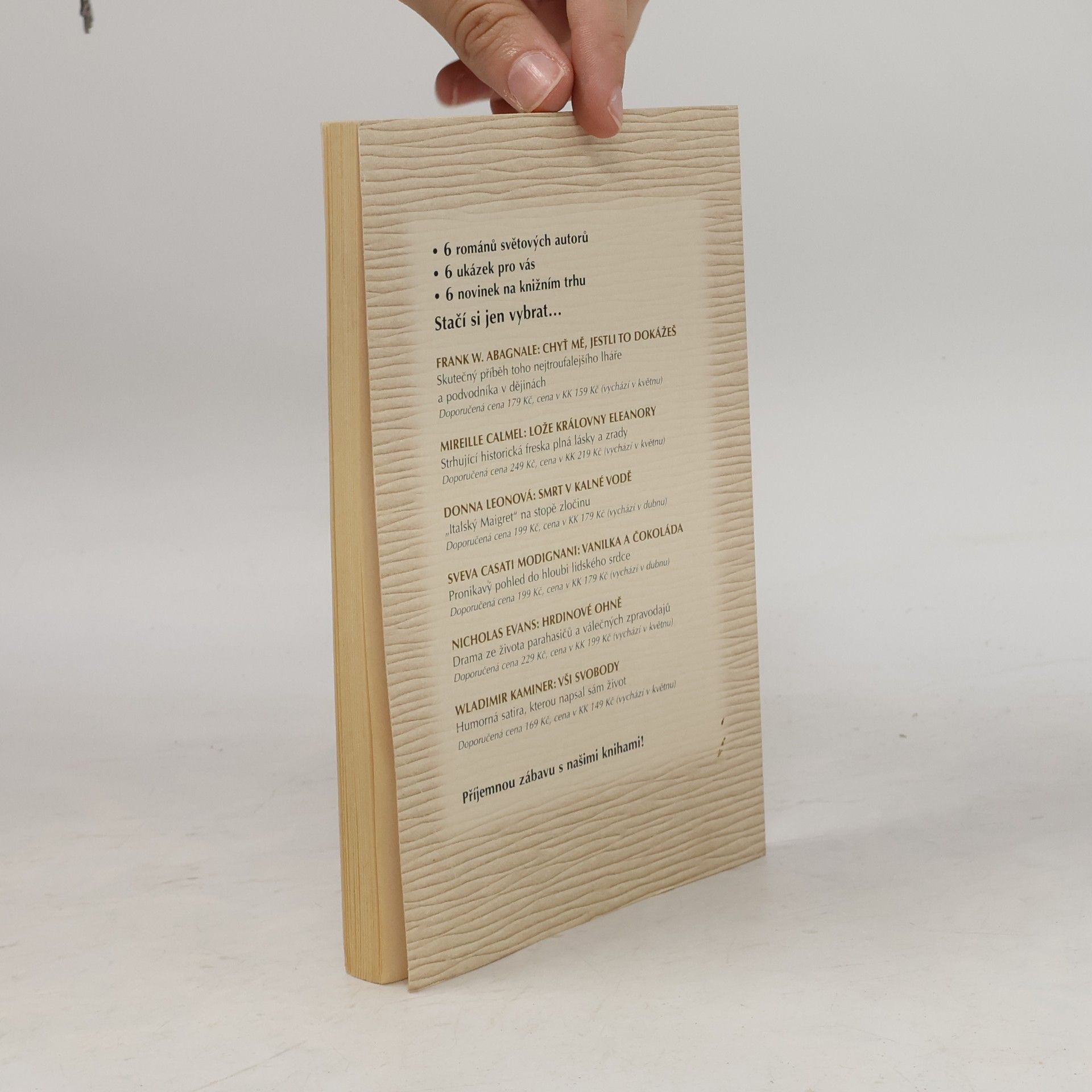 Various authors Průvodce světem knih. Vanilka a čokoláda. Vši svobody. Smrt v kalné vodě. Lože královný Eleonory. Chyť mě, jestli to dokážeš. Hrdinové ohně