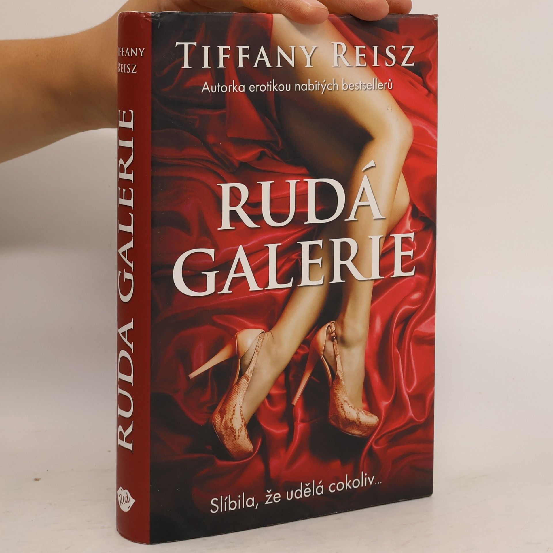 Tiffany Reisz Rudá galerie