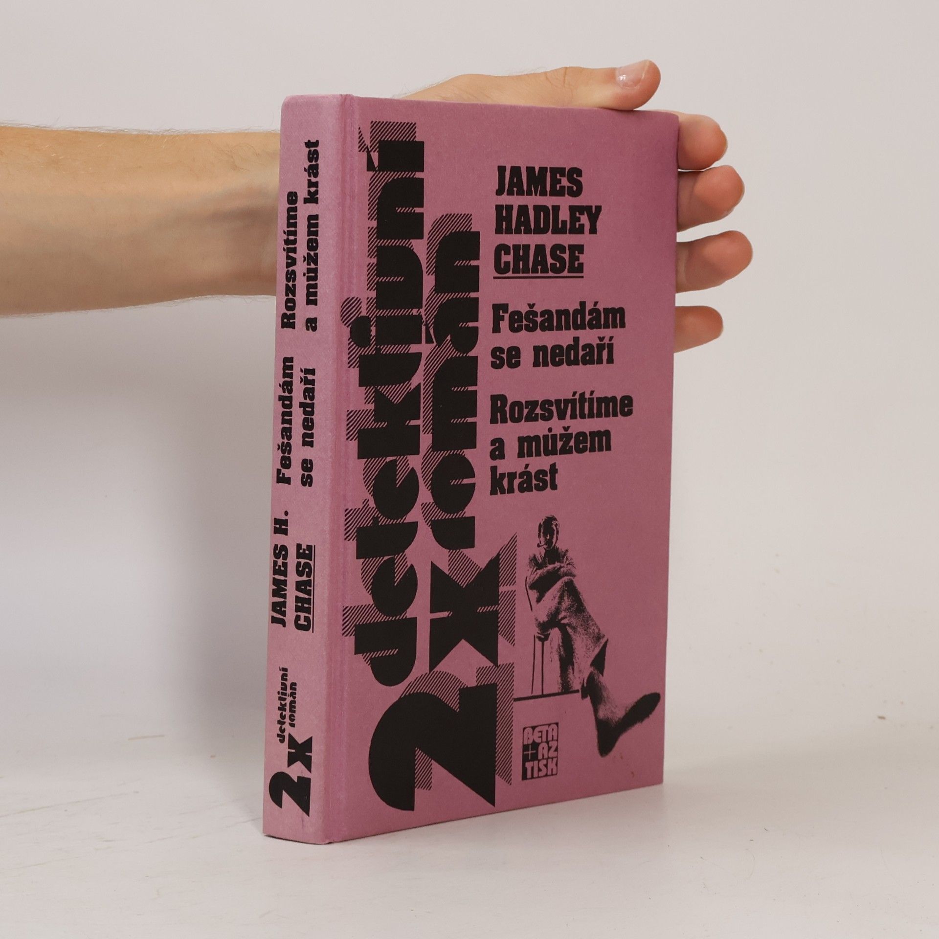 James Hadley Chase Fešandám se nedaří. Rozsvítíme a můžem krást